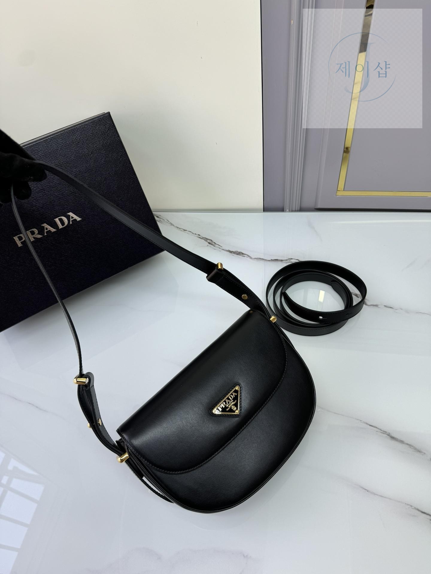 Prada Arque Leather Shoulder Flap - 상세 이미지