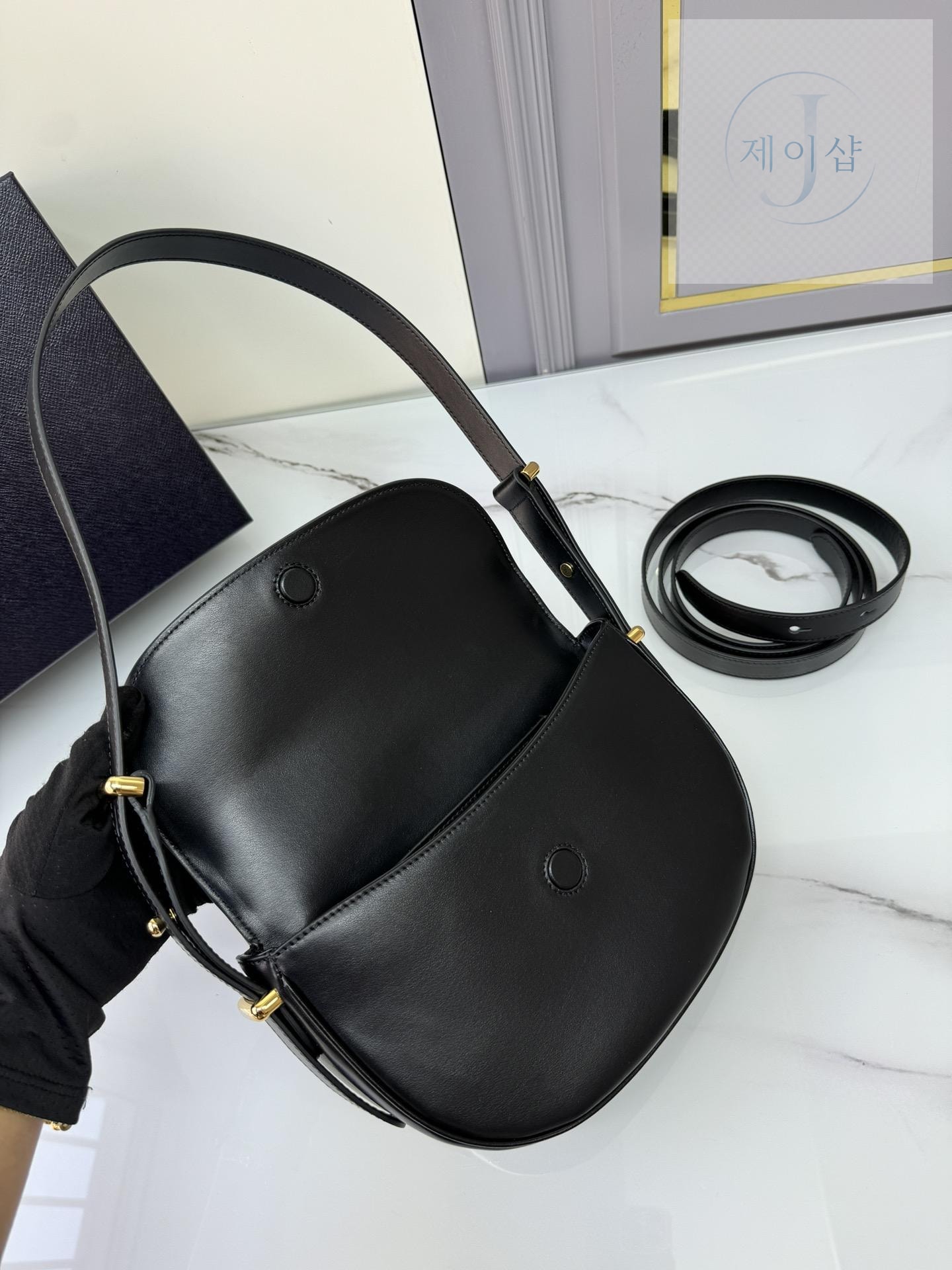 Prada Arque Leather Shoulder Flap - 상세 이미지