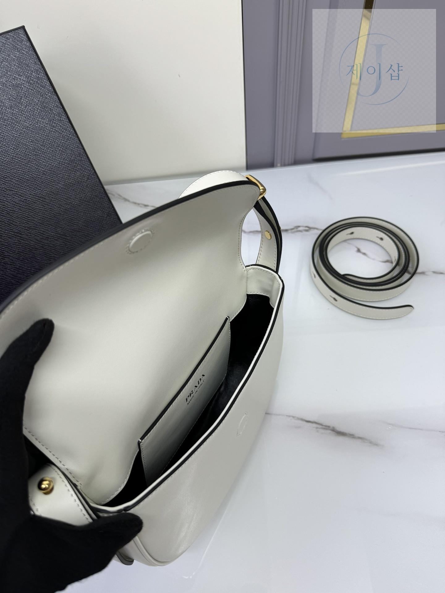 Prada Arque Leather Shoulder Flap - 상세 이미지