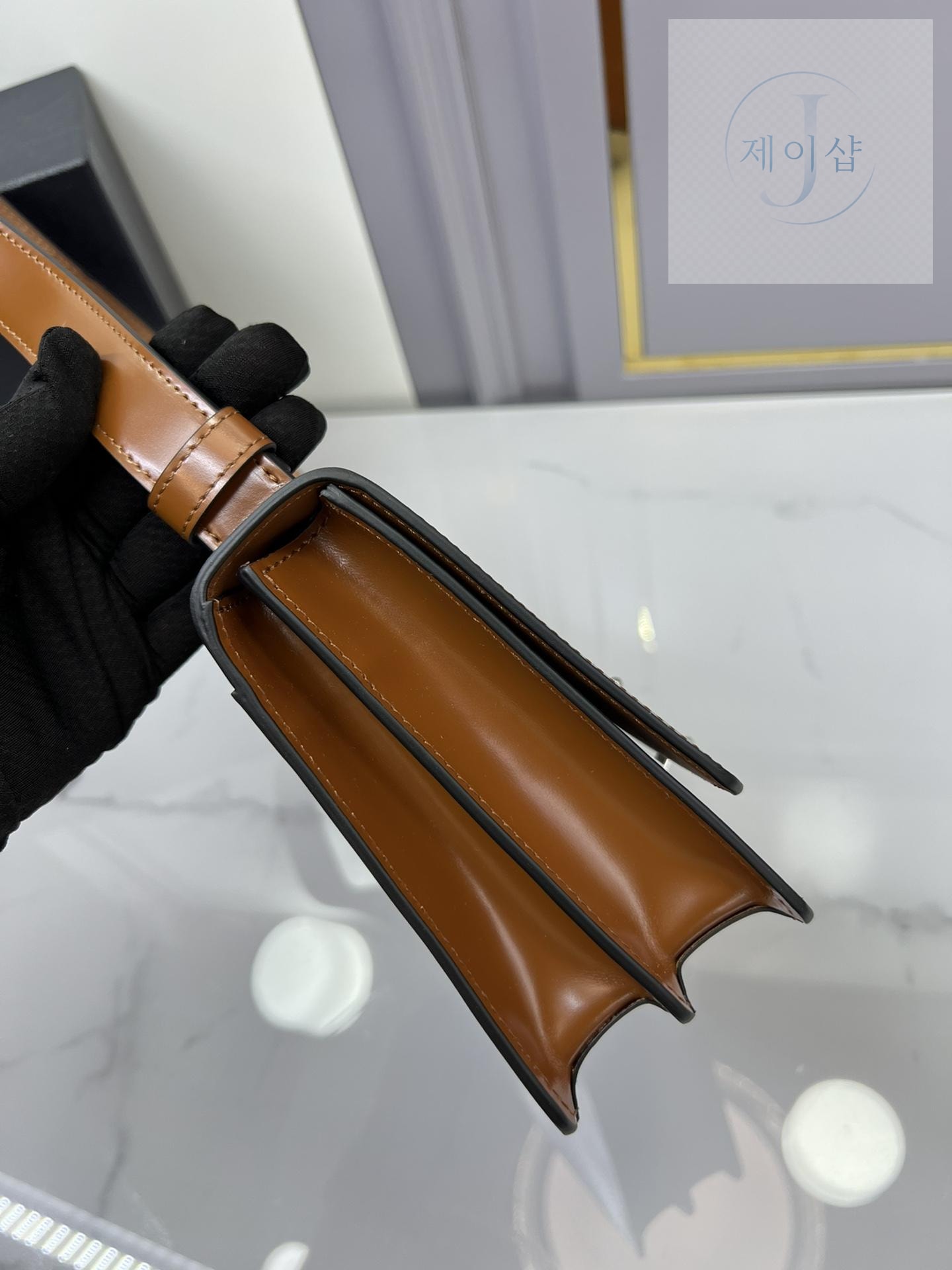 Prada Emblem Brushed Leather Bag - 상세 이미지