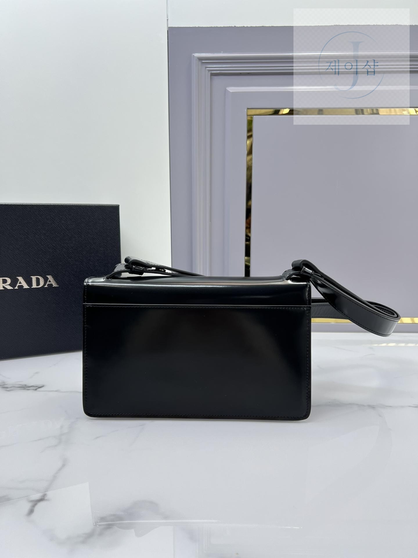 Prada Emblem Brushed Leather Bag - 상세 이미지