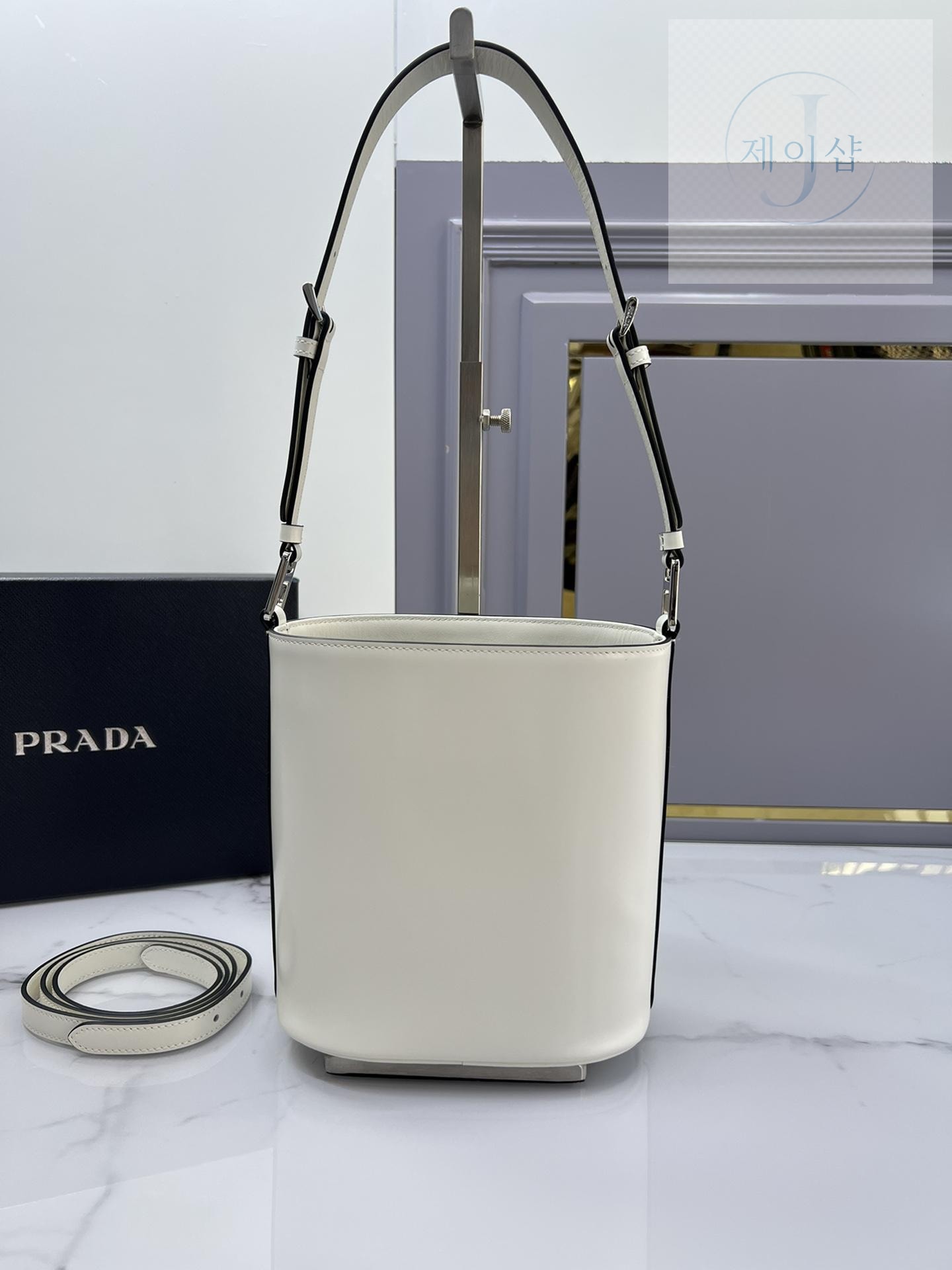 Prada Leather Bucket - 상세 이미지