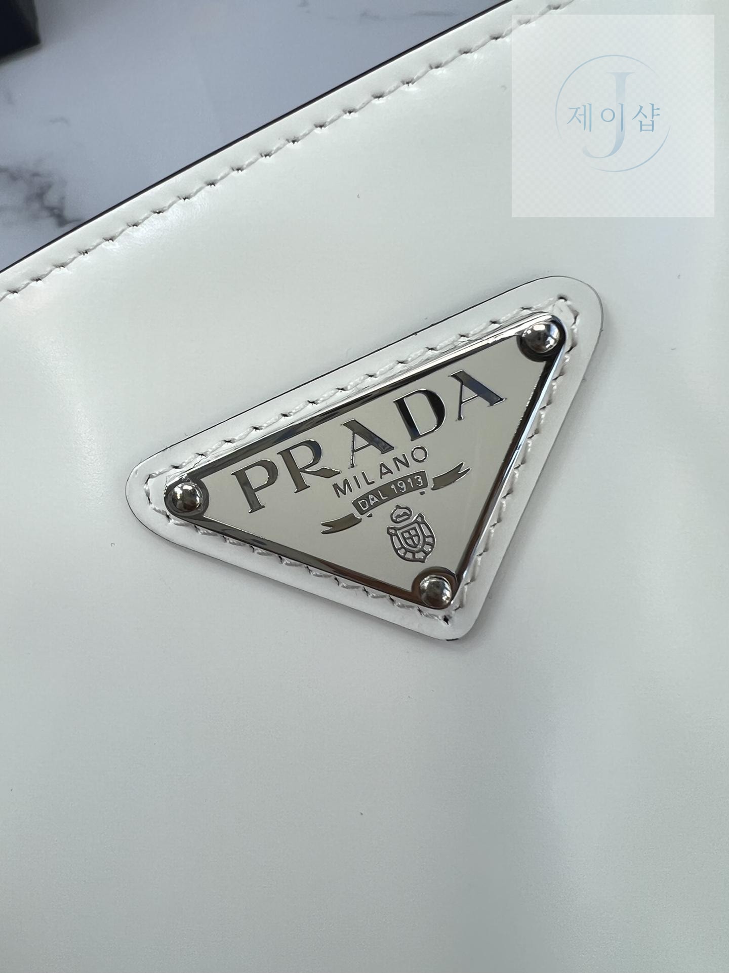 Prada Leather Bucket - 상세 이미지