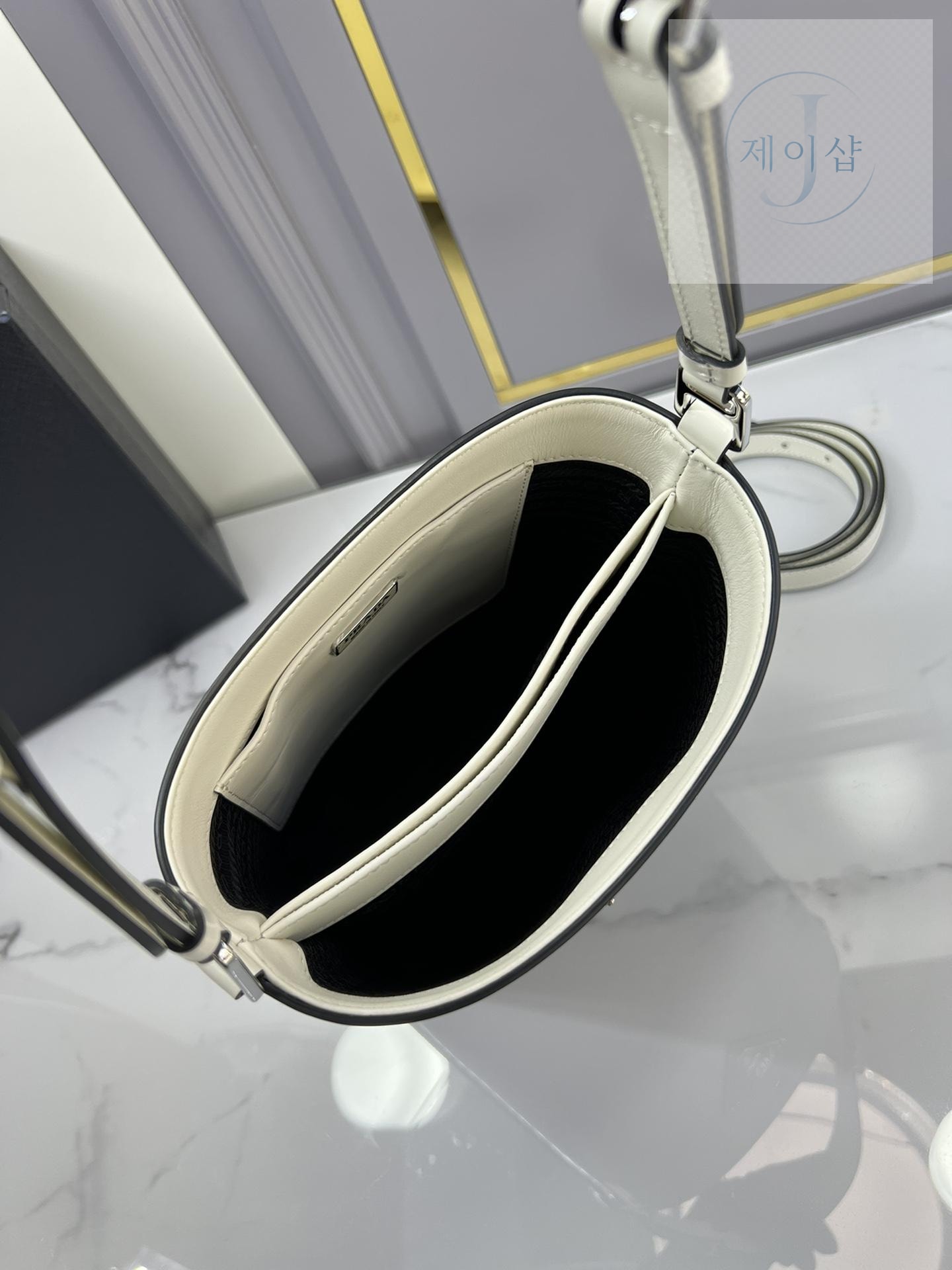 Prada Leather Bucket - 상세 이미지