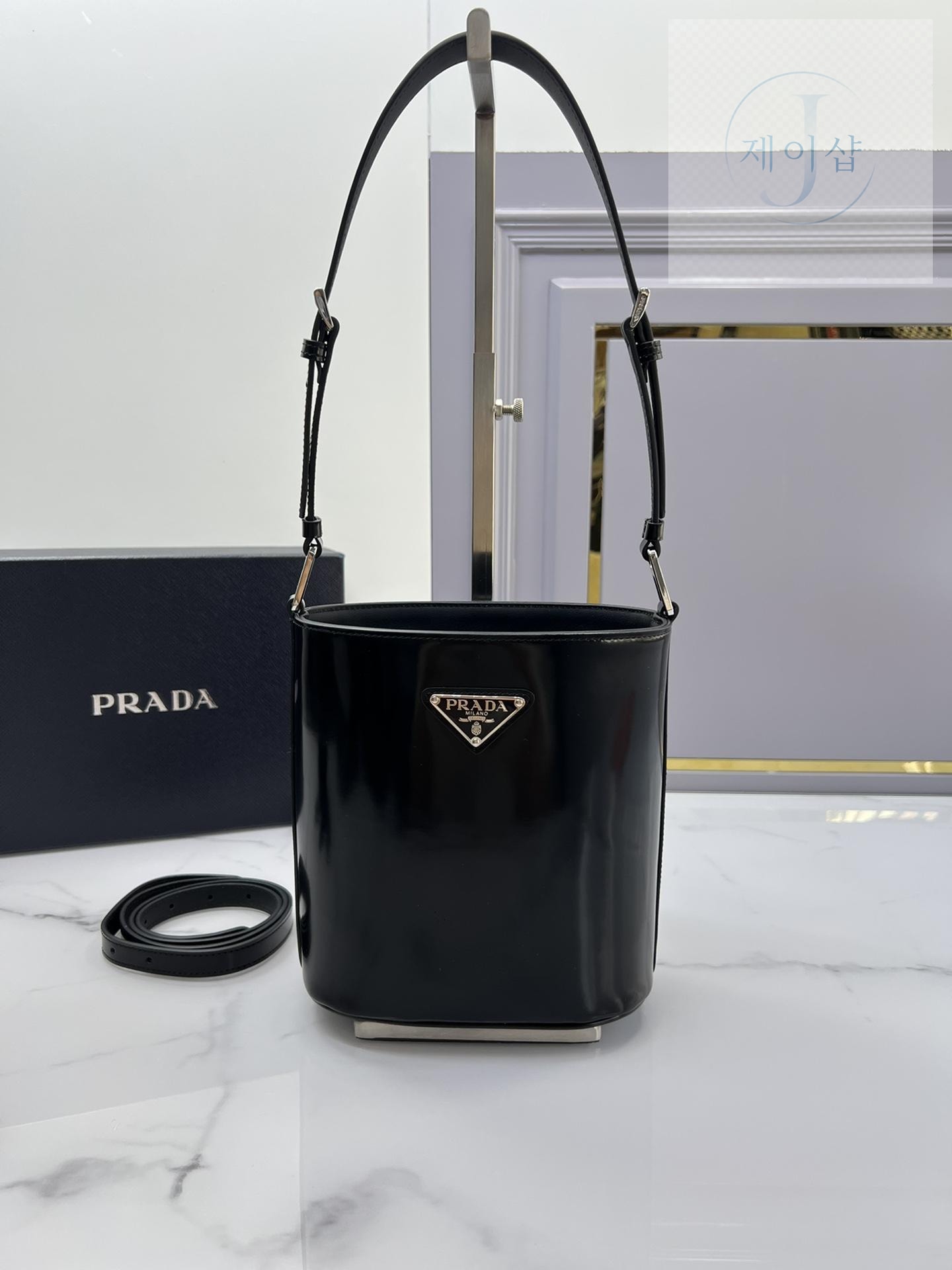 Prada Leather Bucket - 상세 이미지