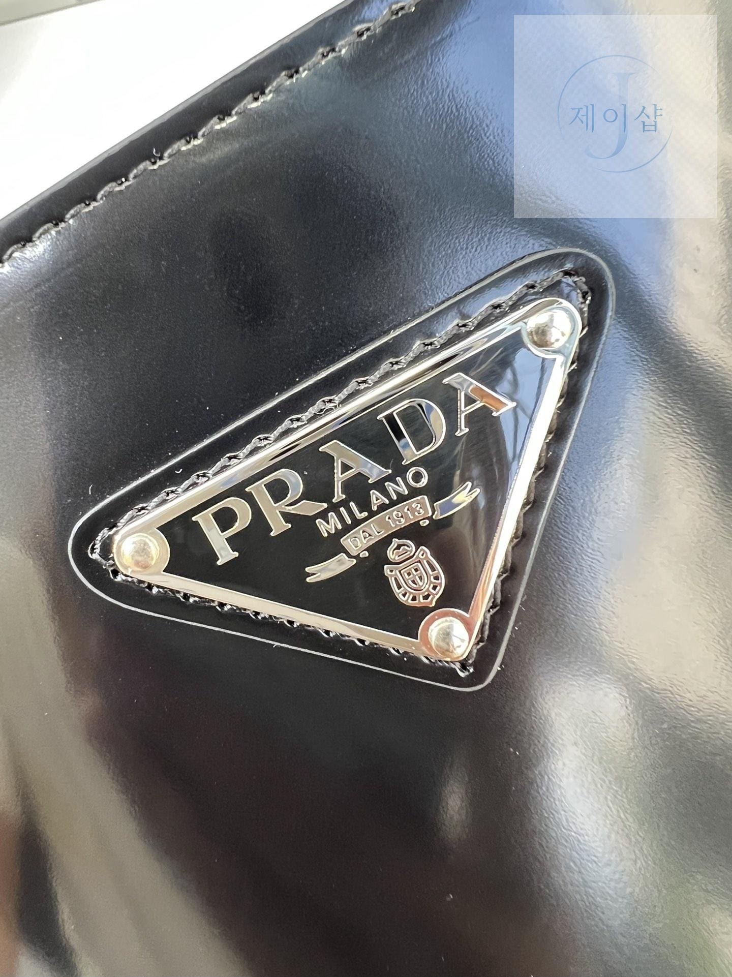 Prada Leather Bucket - 상세 이미지