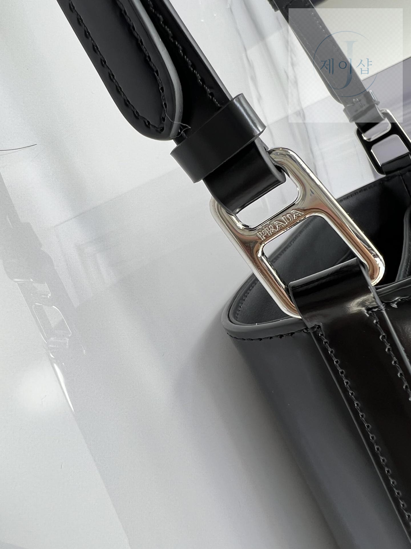 Prada Leather Bucket - 상세 이미지