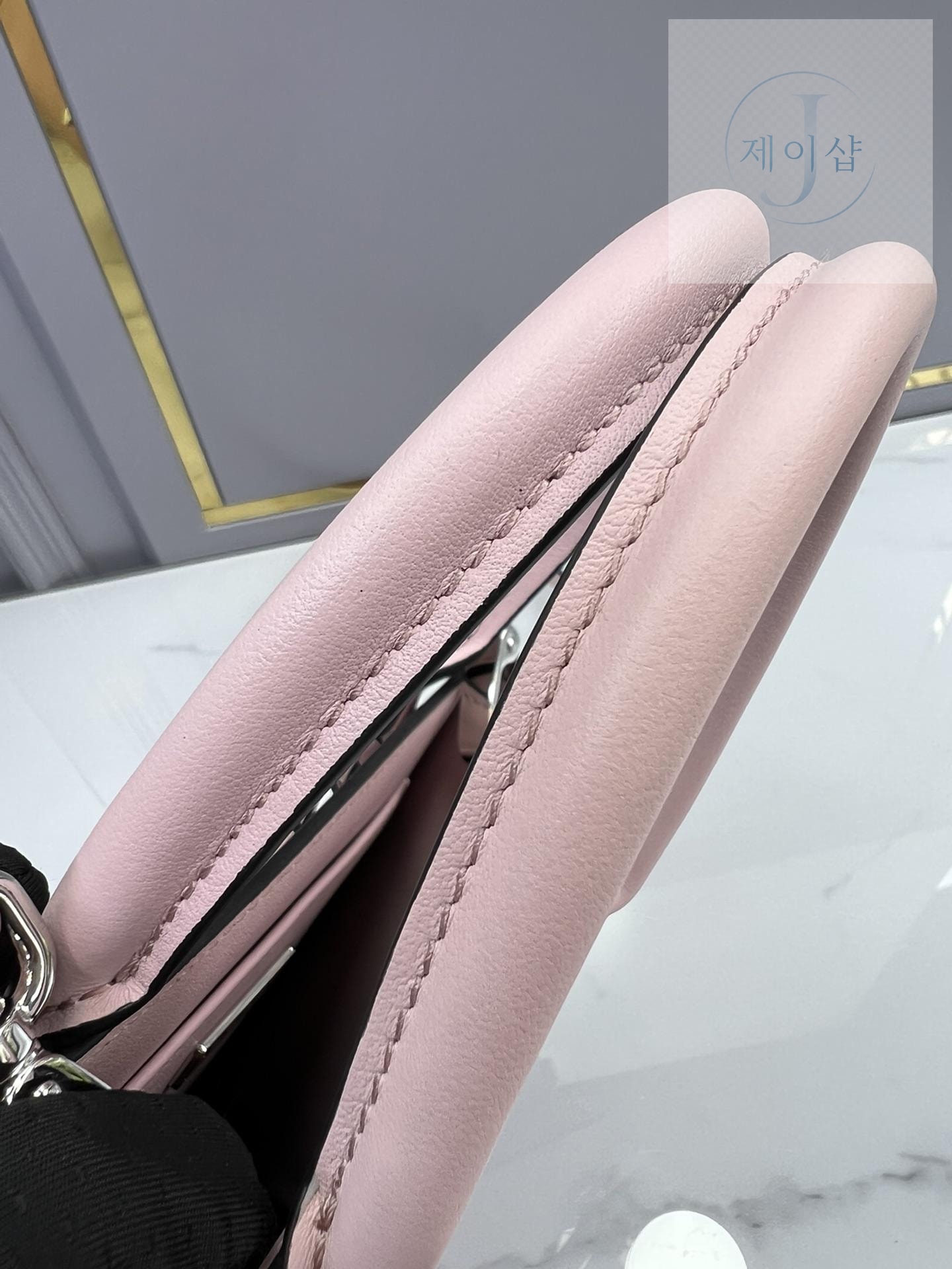 Prada Leather Handbag - 상세 이미지