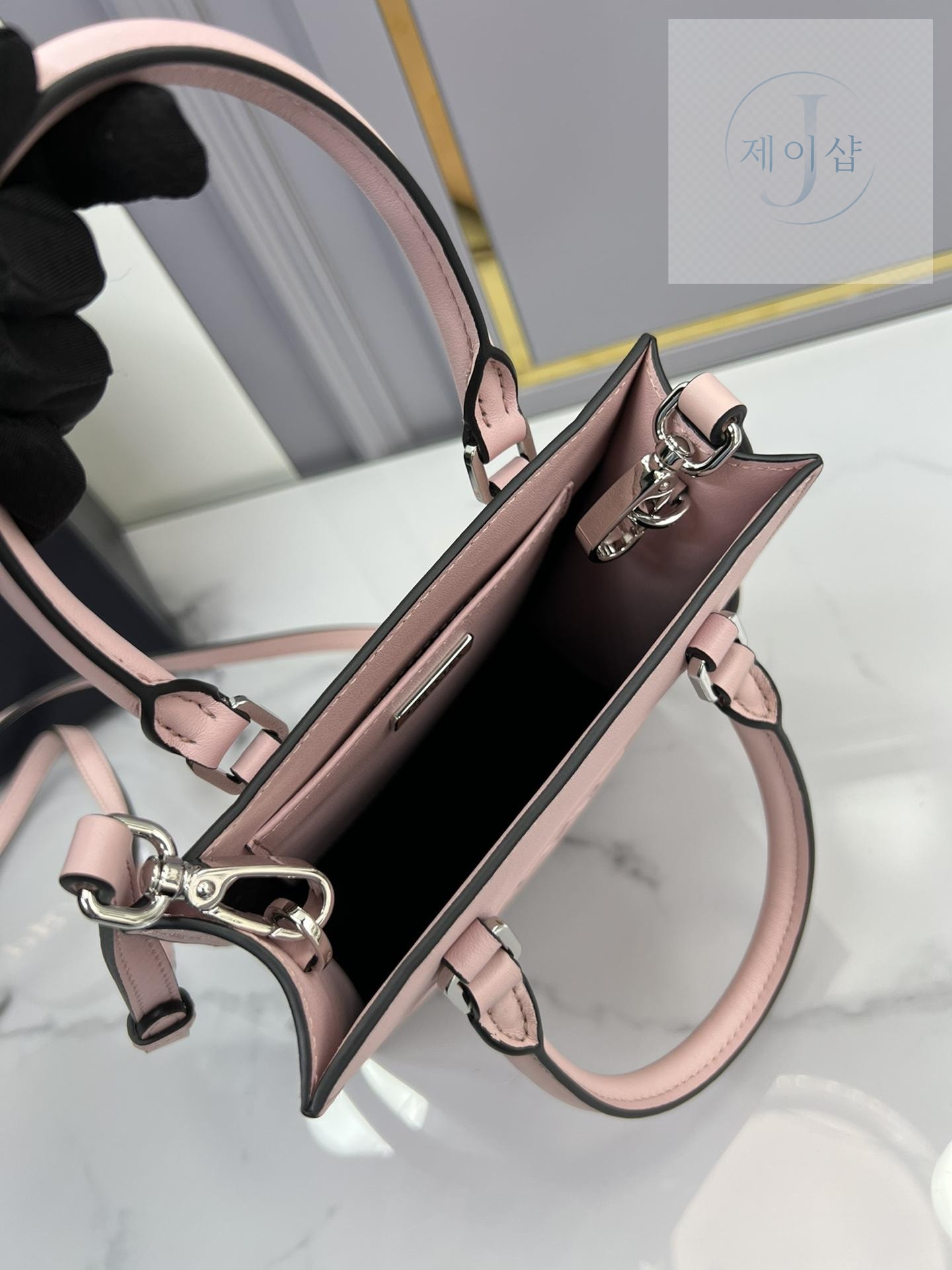 Prada Leather Handbag - 상세 이미지