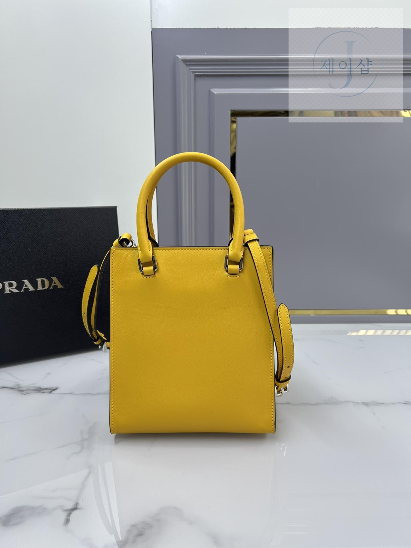 Prada Leather Handbag - 상세 이미지