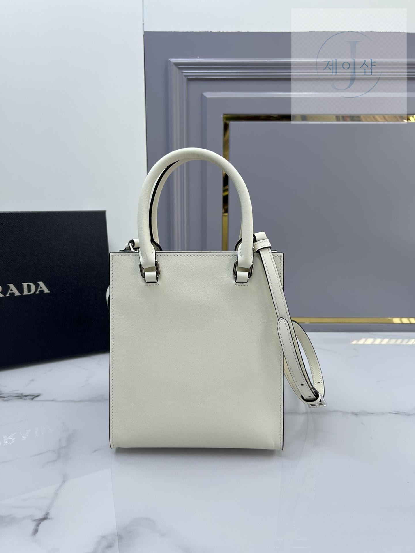 Prada Leather Handbag - 상세 이미지
