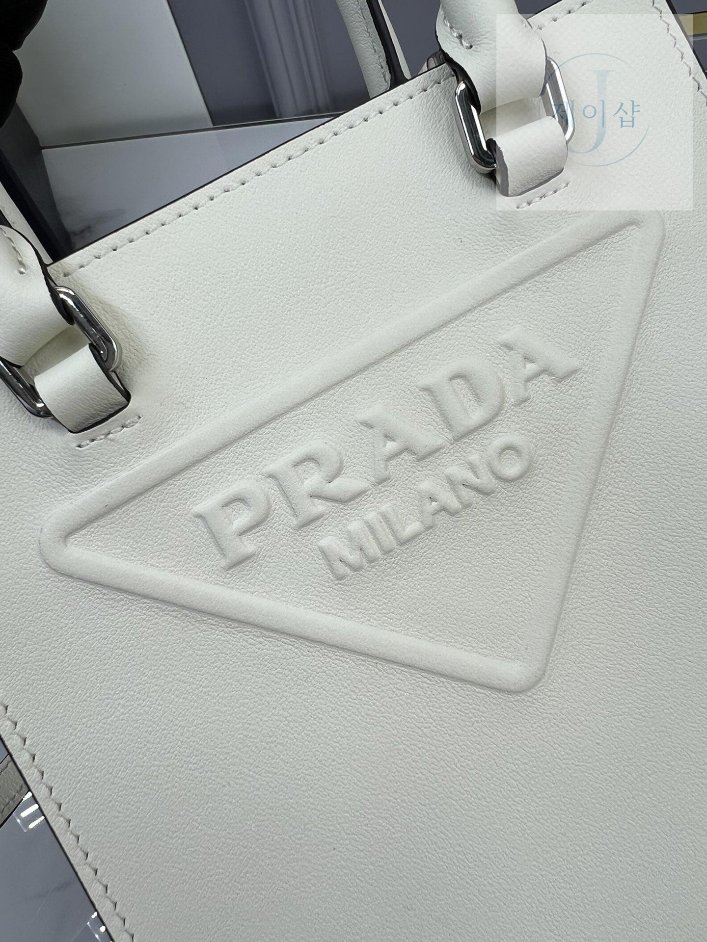 Prada Leather Handbag - 상세 이미지