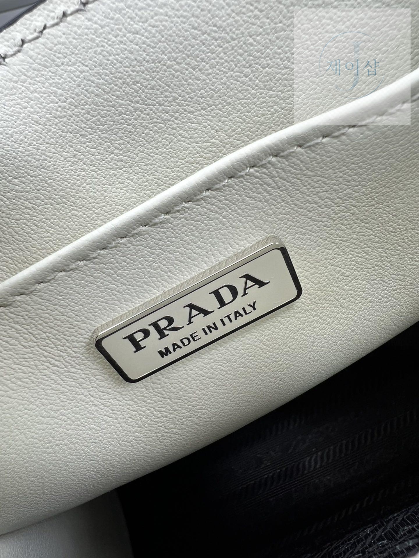 Prada Leather Handbag - 상세 이미지