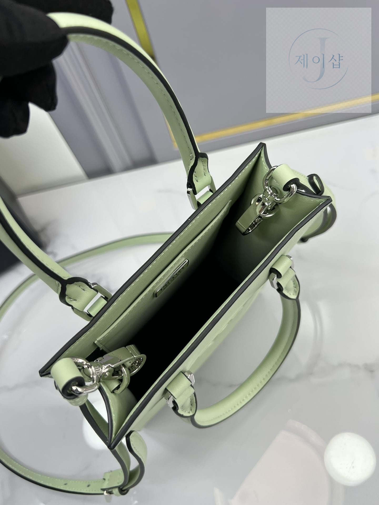 Prada Leather Handbag - 상세 이미지