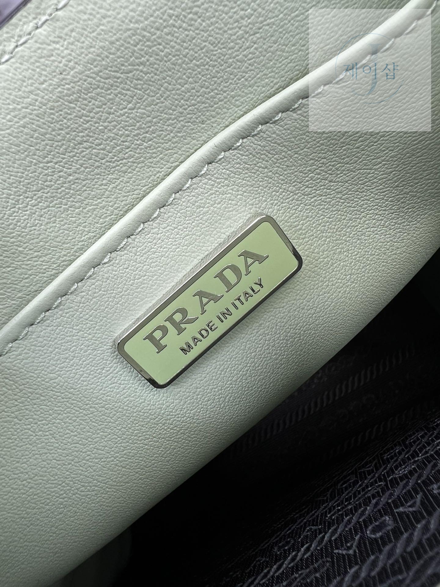 Prada Leather Handbag - 상세 이미지