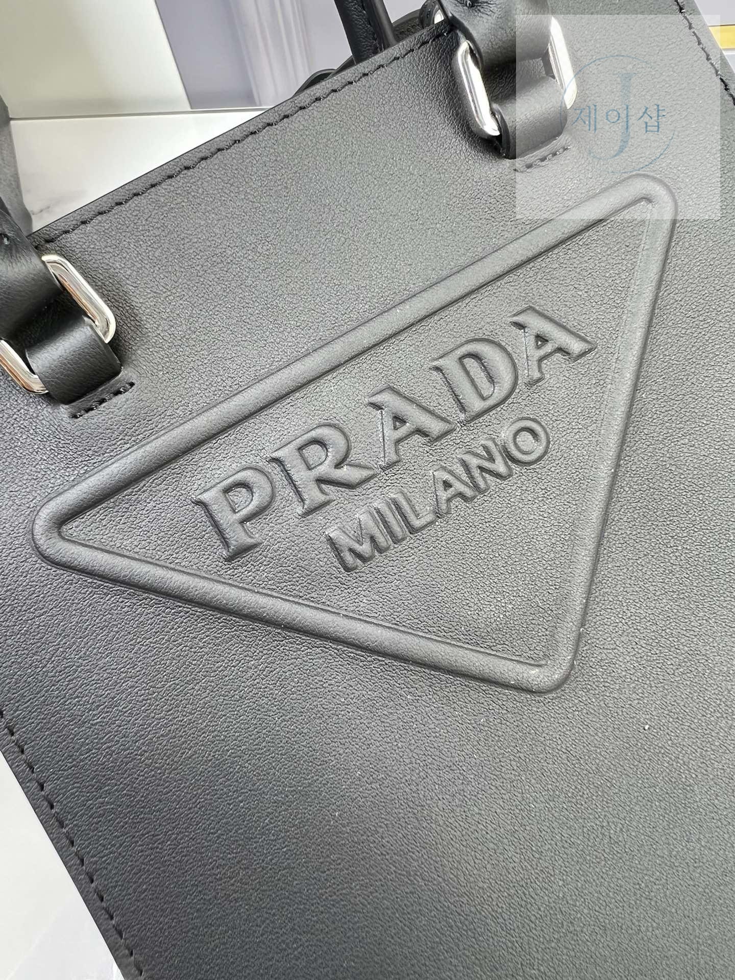 Prada Leather Handbag - 상세 이미지