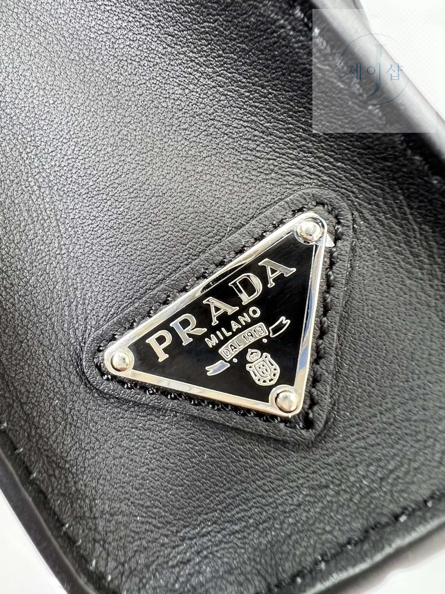 Prada Leather Handbag - 상세 이미지