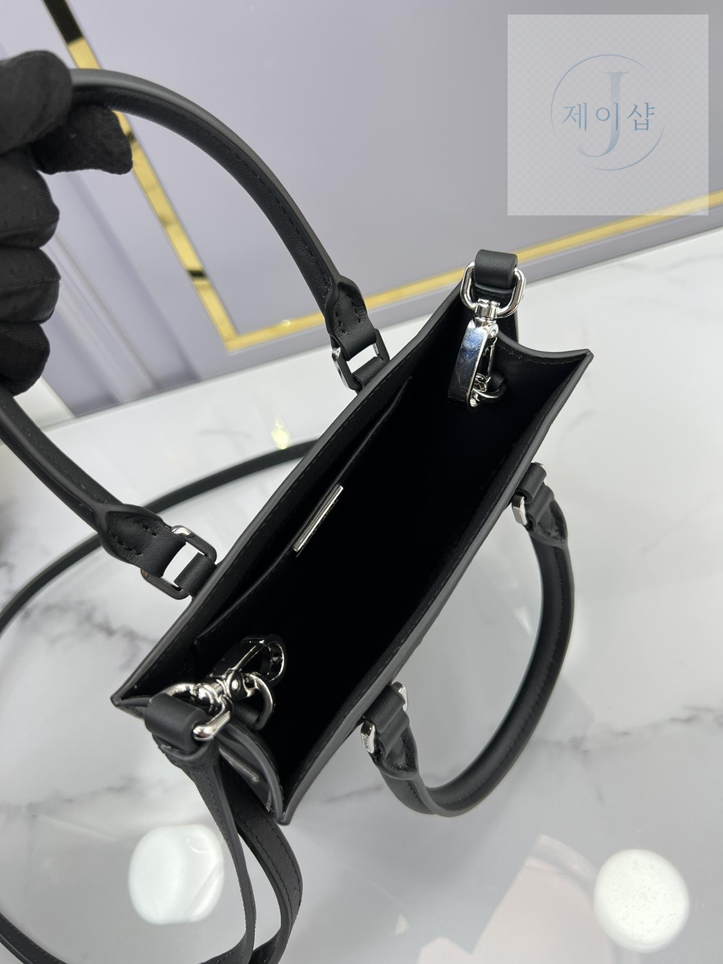 Prada Leather Handbag - 상세 이미지