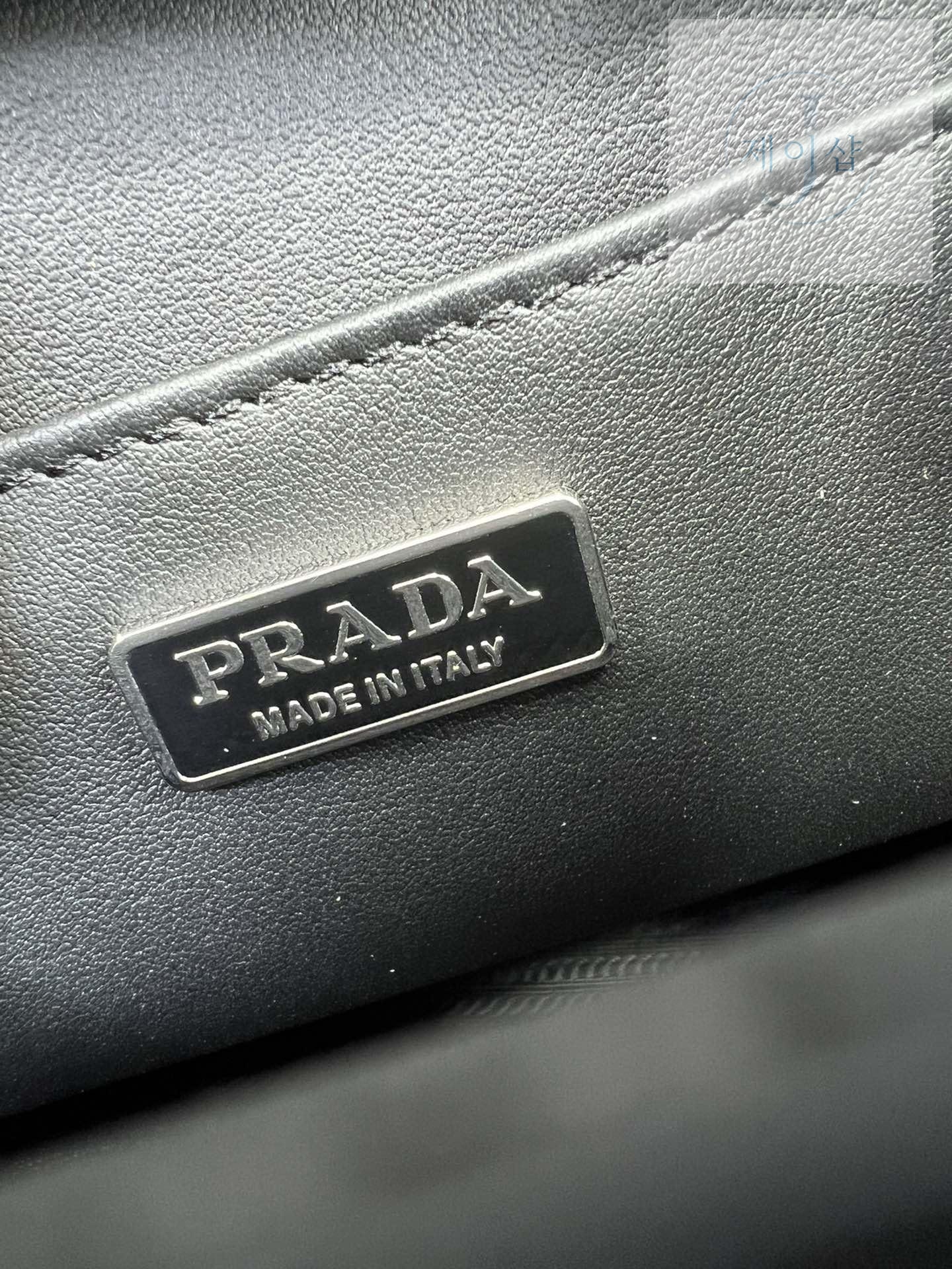 Prada Leather Handbag - 상세 이미지