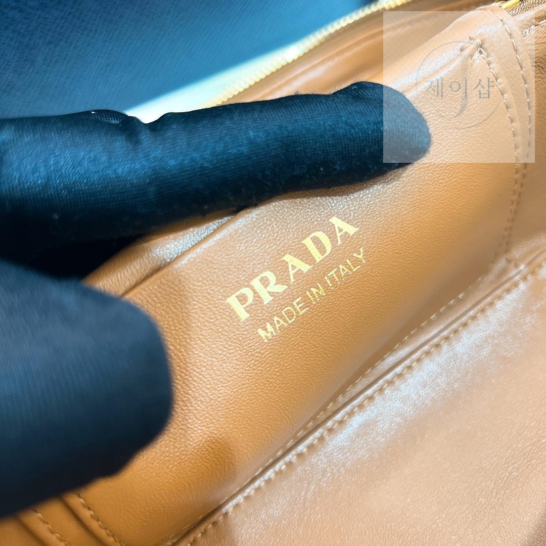 Prada Leather Mini - 상세 이미지