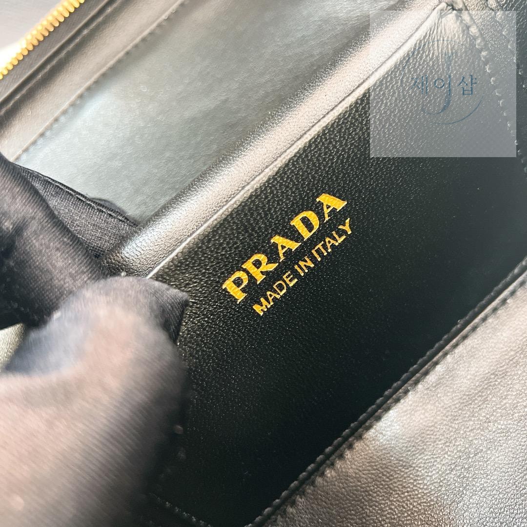 Prada Leather Mini - 상세 이미지