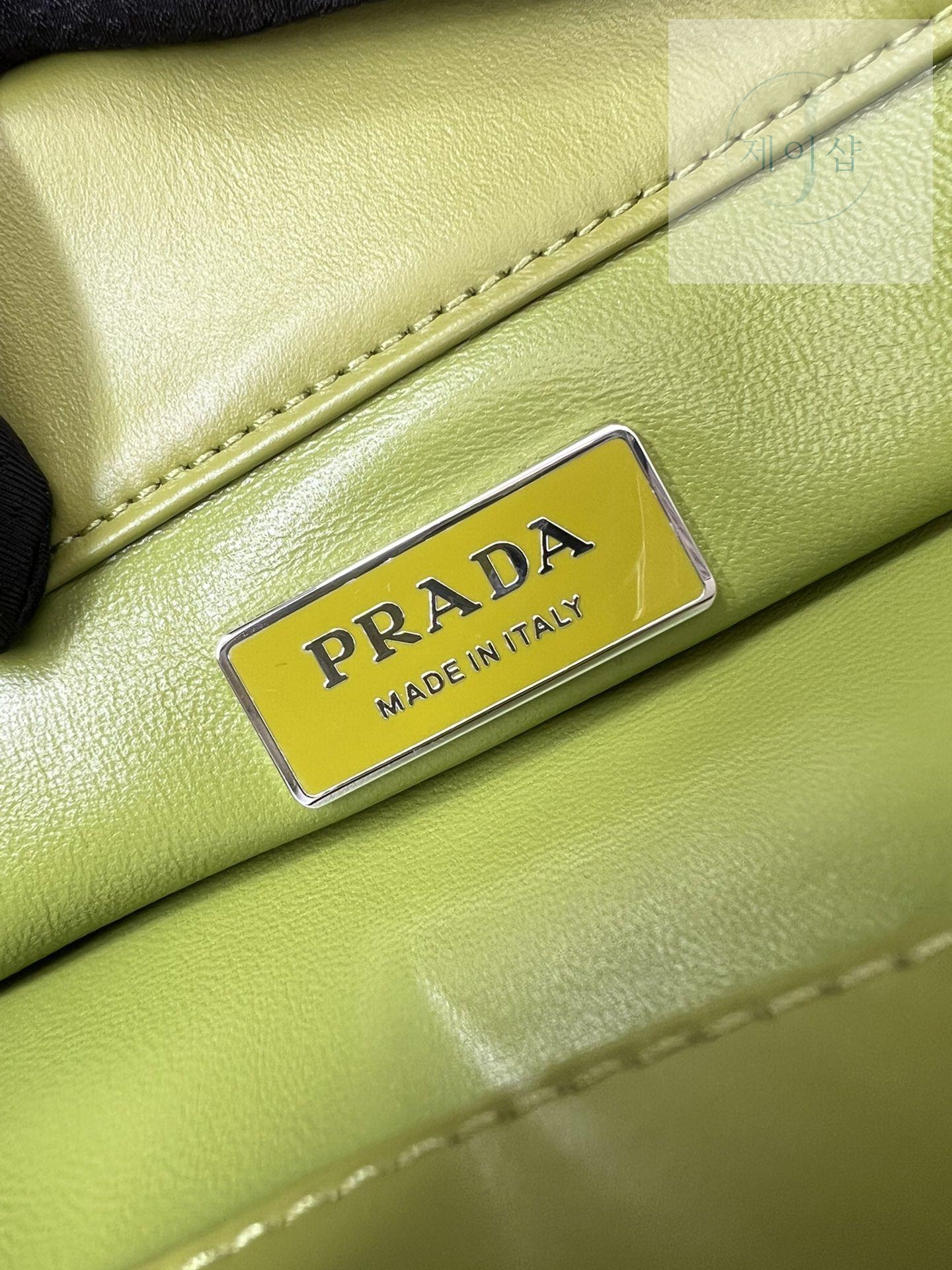 Prada Leather Mini Bag - 상세 이미지