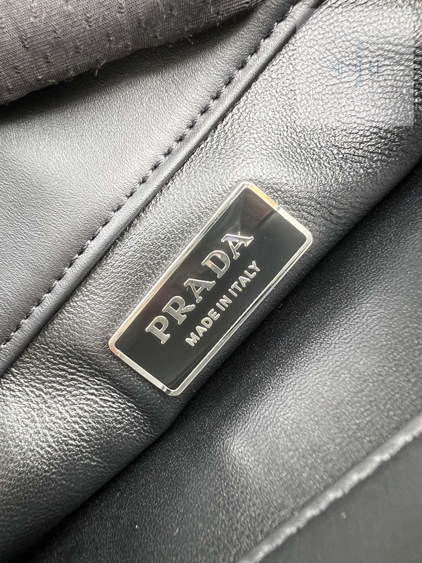 Prada Leather Mini Bag - 상세 이미지
