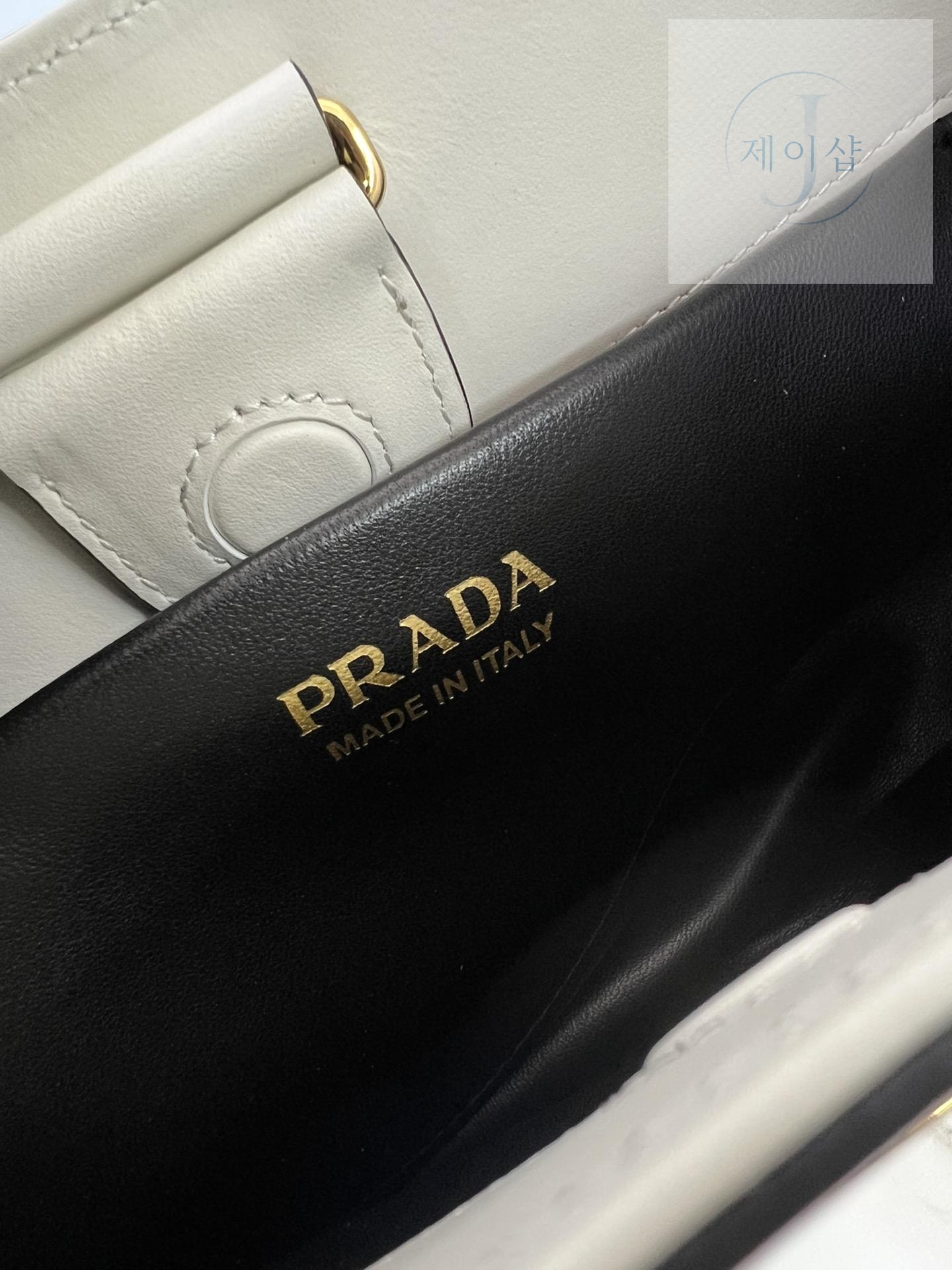 Prada Leather Shoulder - 상세 이미지