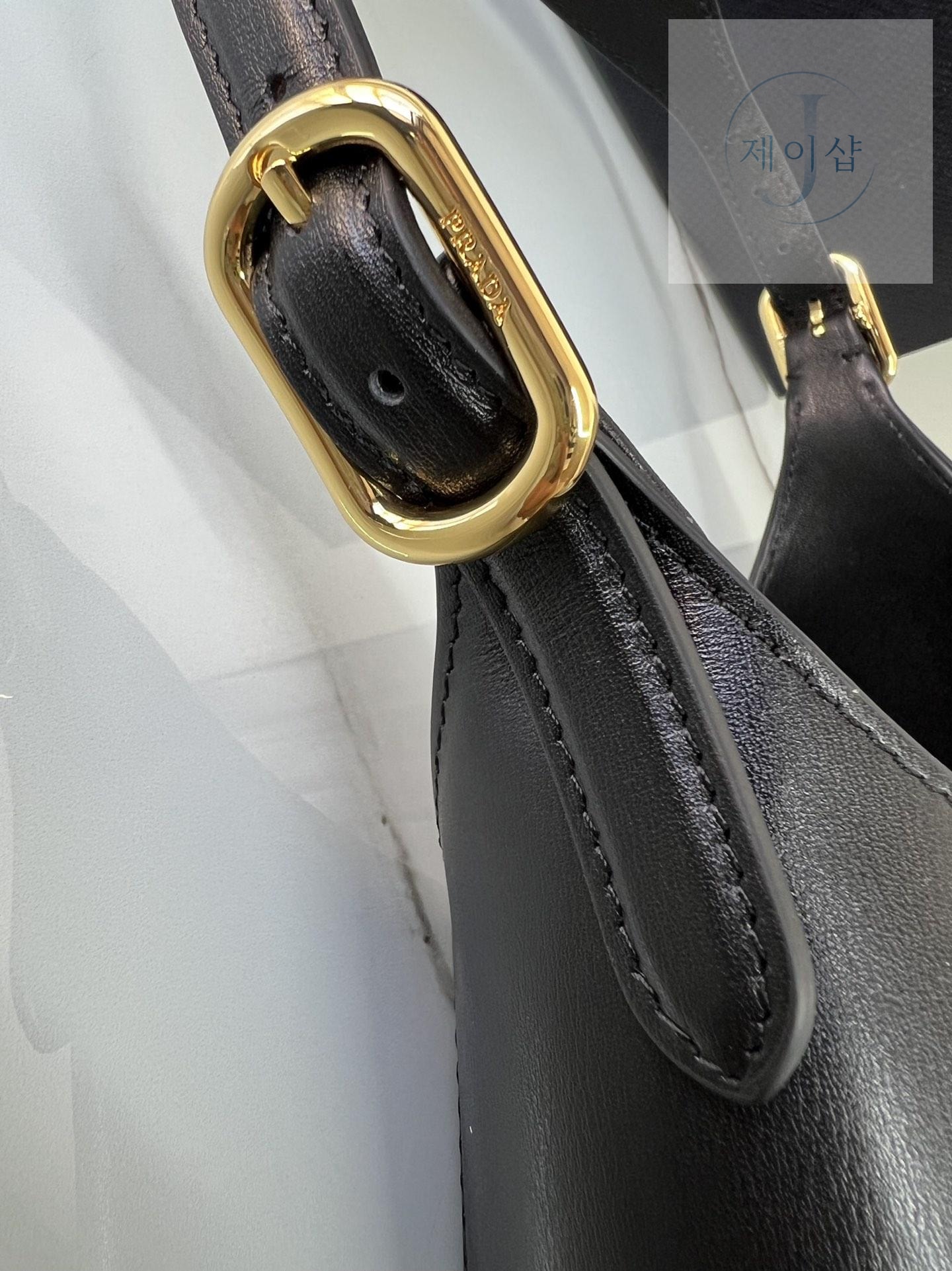 Prada Leather Shoulder - 상세 이미지