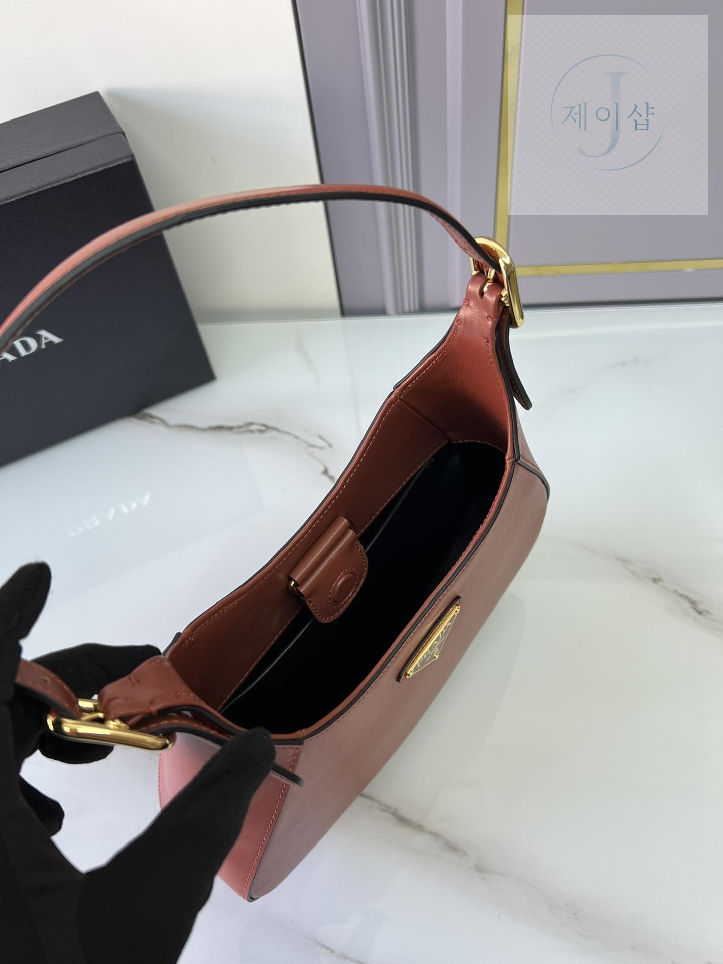 Prada Leather Shoulder - 상세 이미지