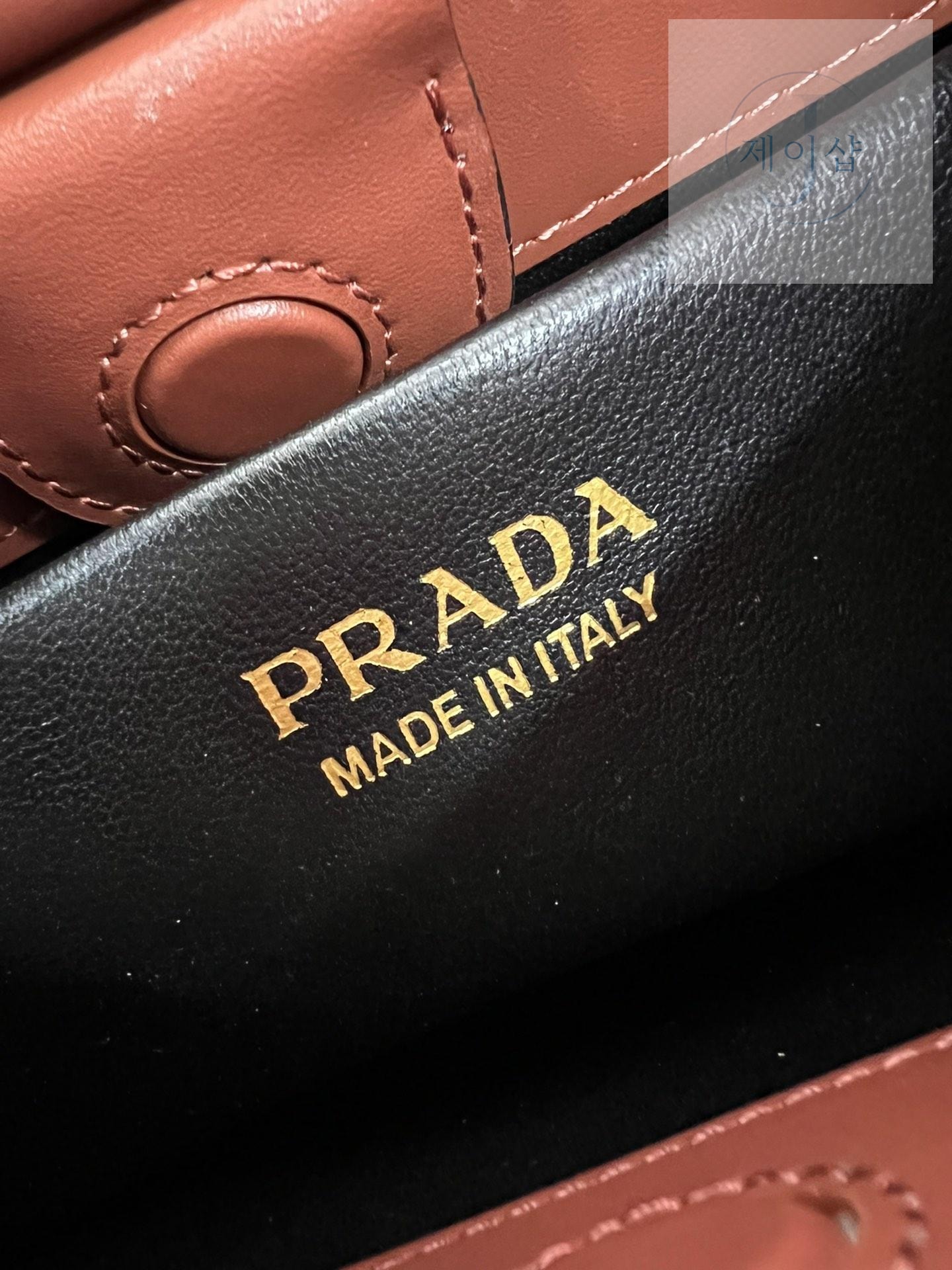 Prada Leather Shoulder - 상세 이미지