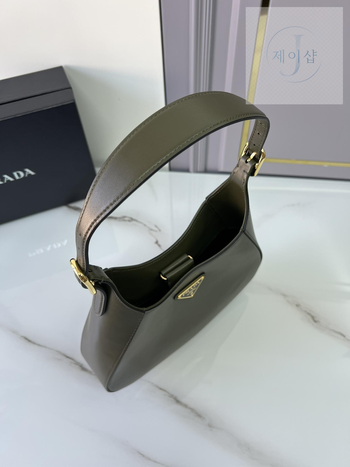 Prada Leather Shoulder - 상세 이미지