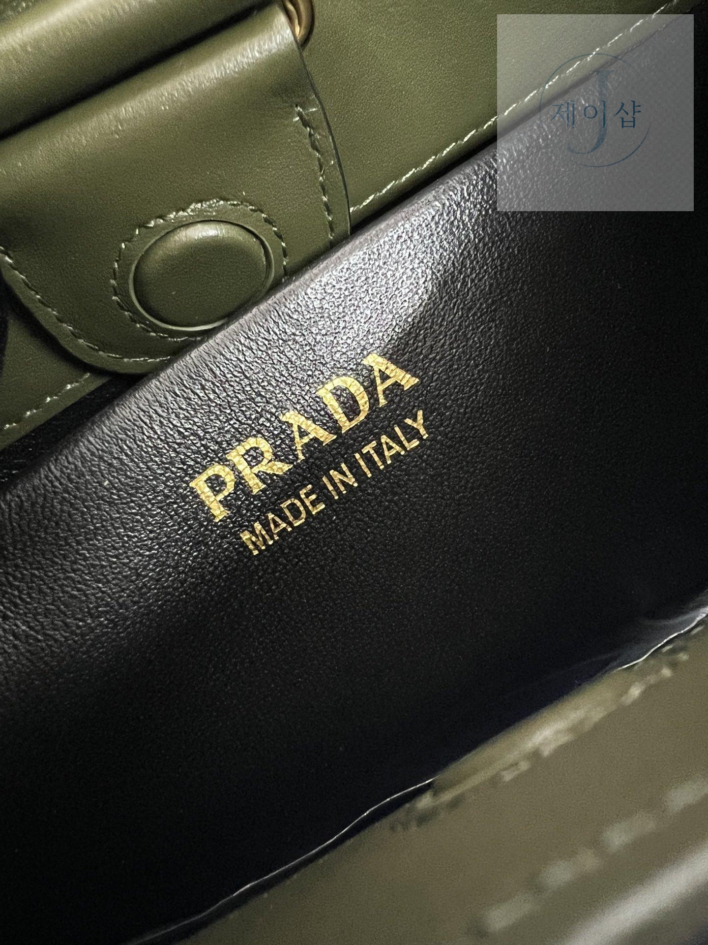 Prada Leather Shoulder - 상세 이미지