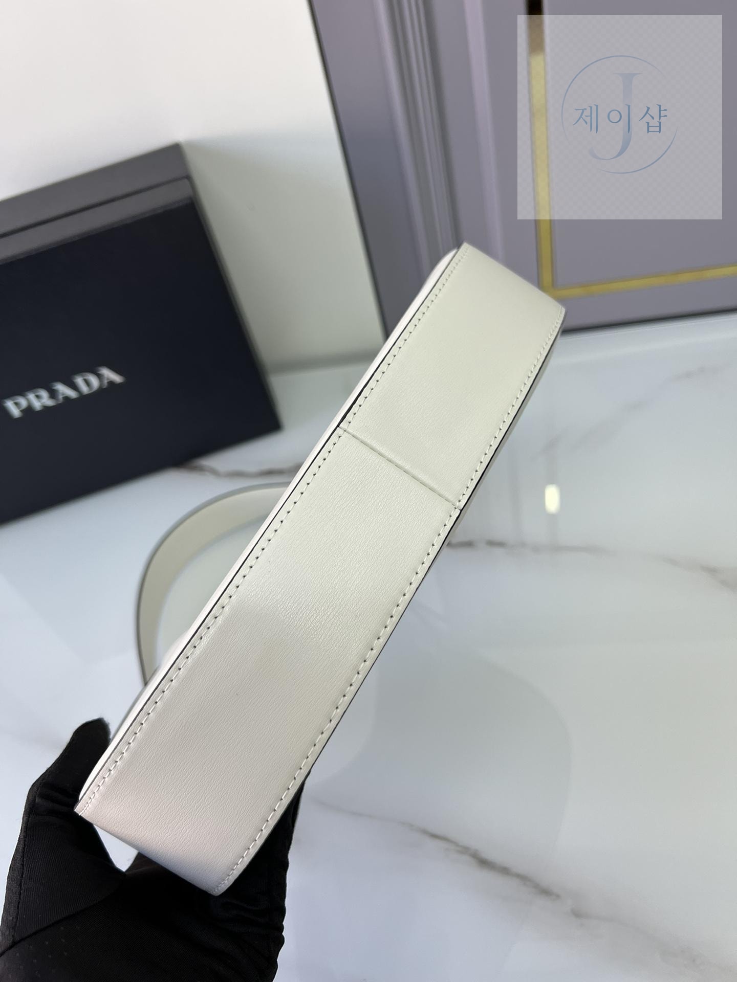 Prada Leather Shoulder - 상세 이미지