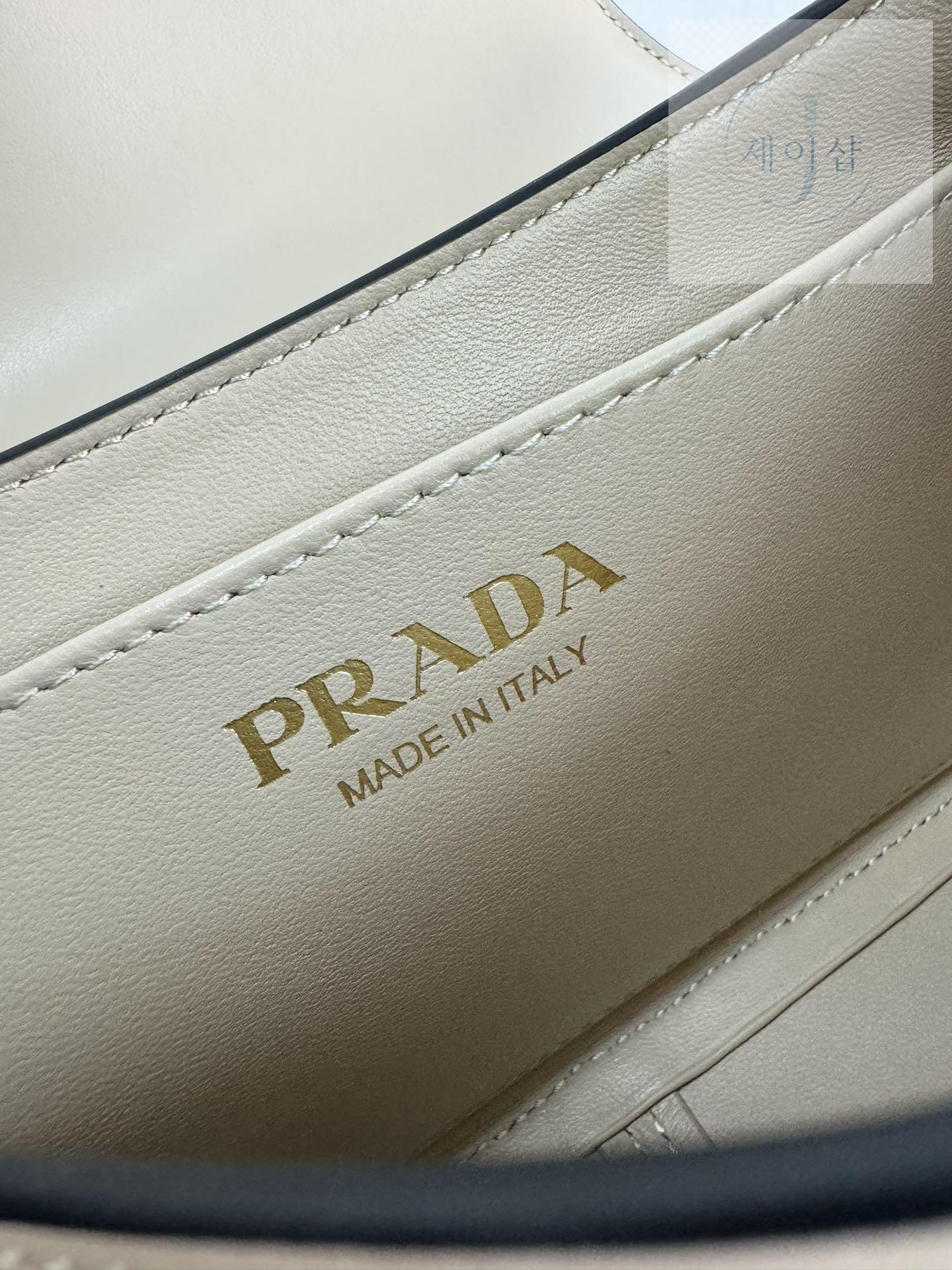 Prada Leather Shoulder - 상세 이미지