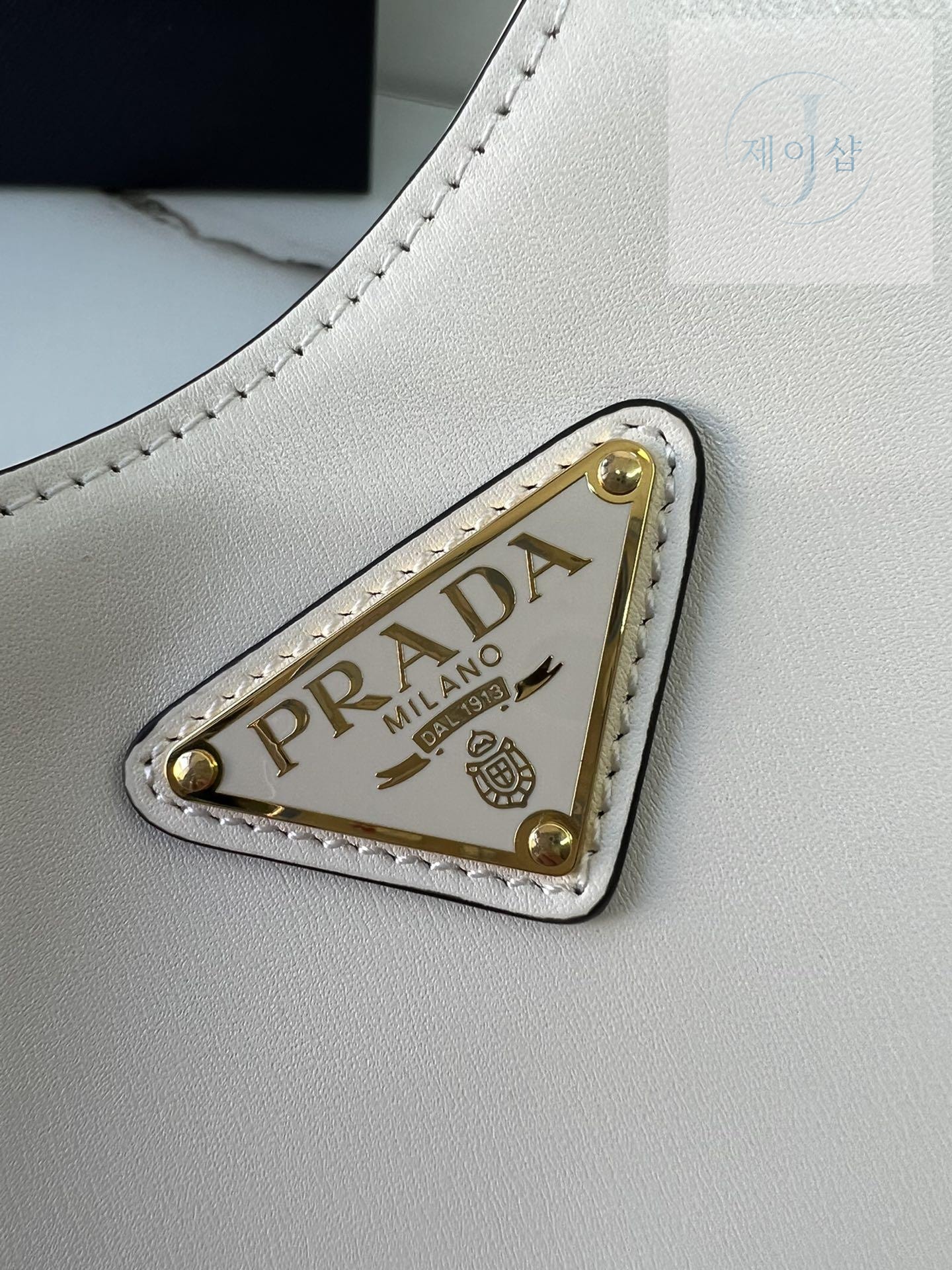Prada Leather Shoulder - 상세 이미지
