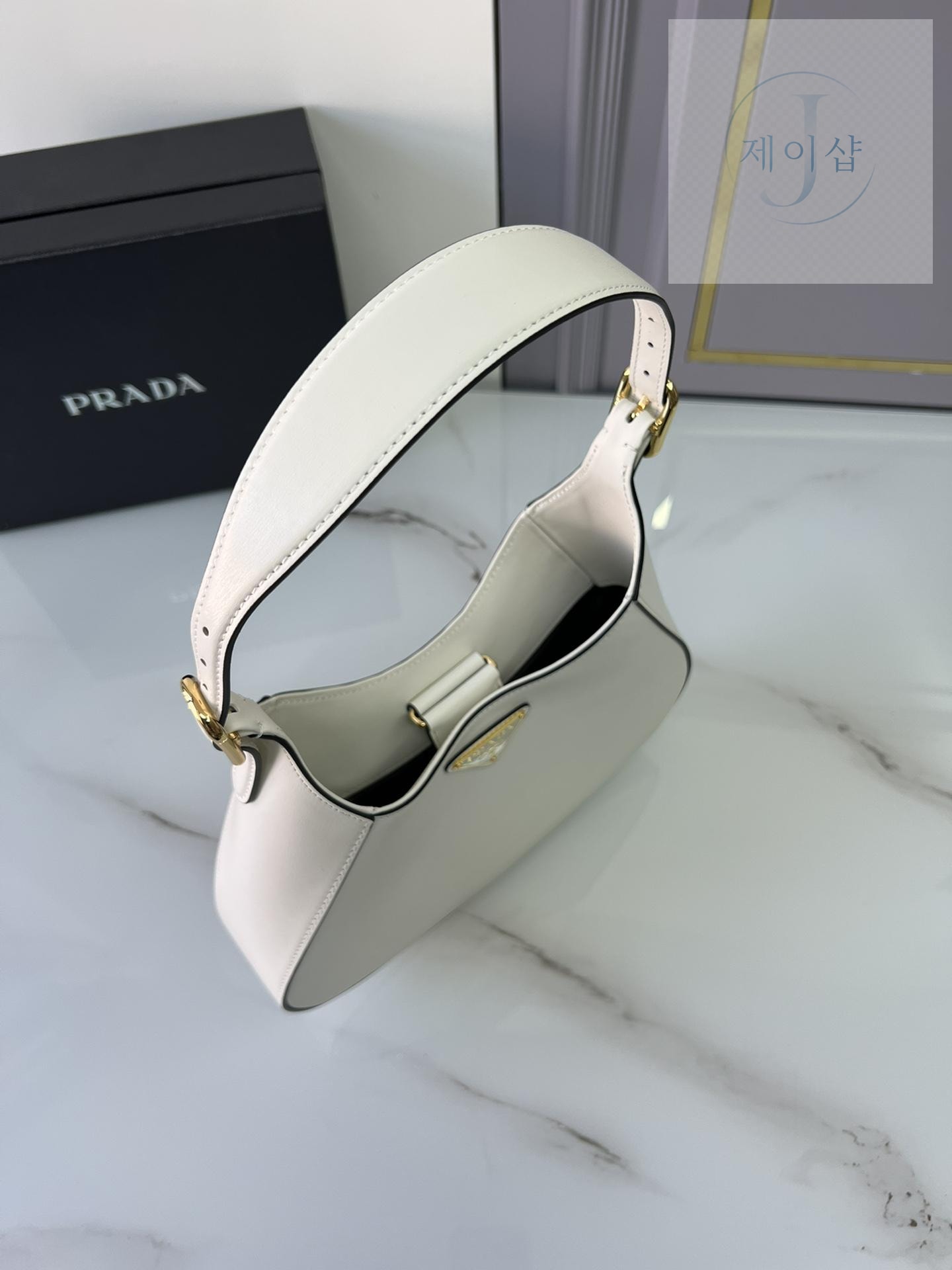 Prada Leather Shoulder - 상세 이미지