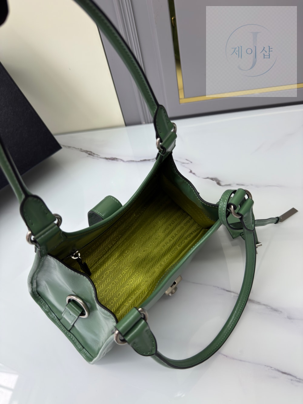 Prada Leather Tote - 상세 이미지