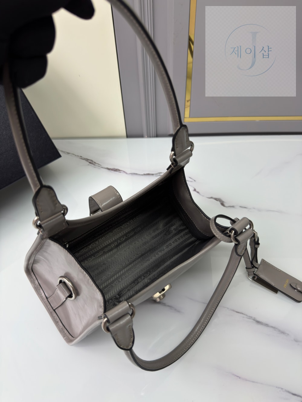 Prada Leather Tote - 상세 이미지