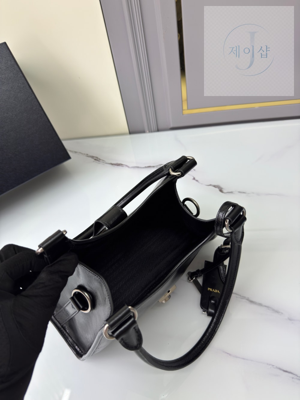 Prada Leather Tote - 상세 이미지