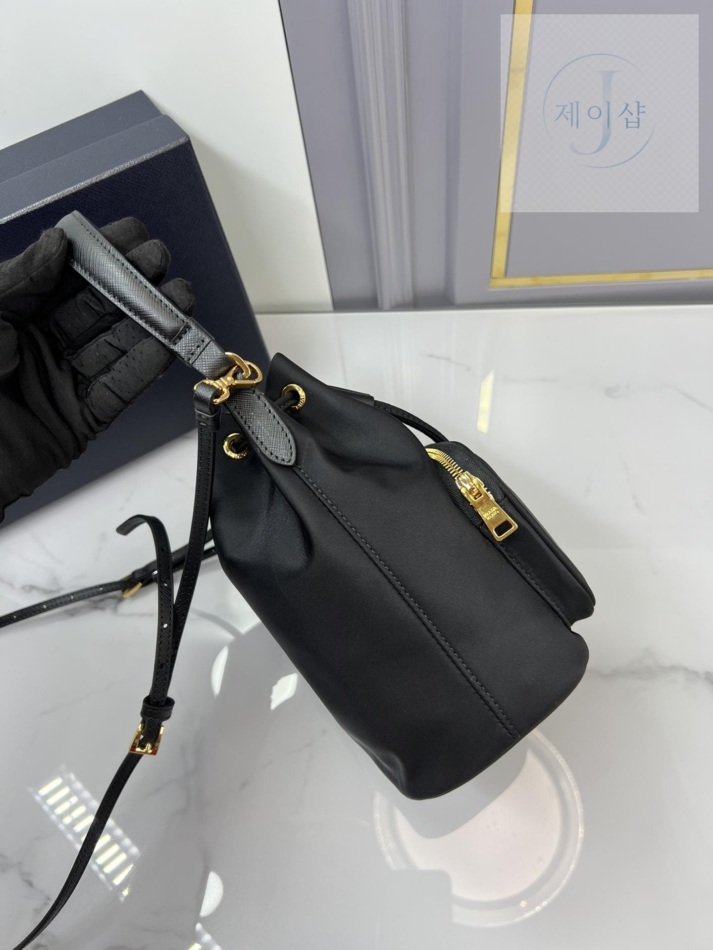 Prada Nylon Bucket - 상세 이미지