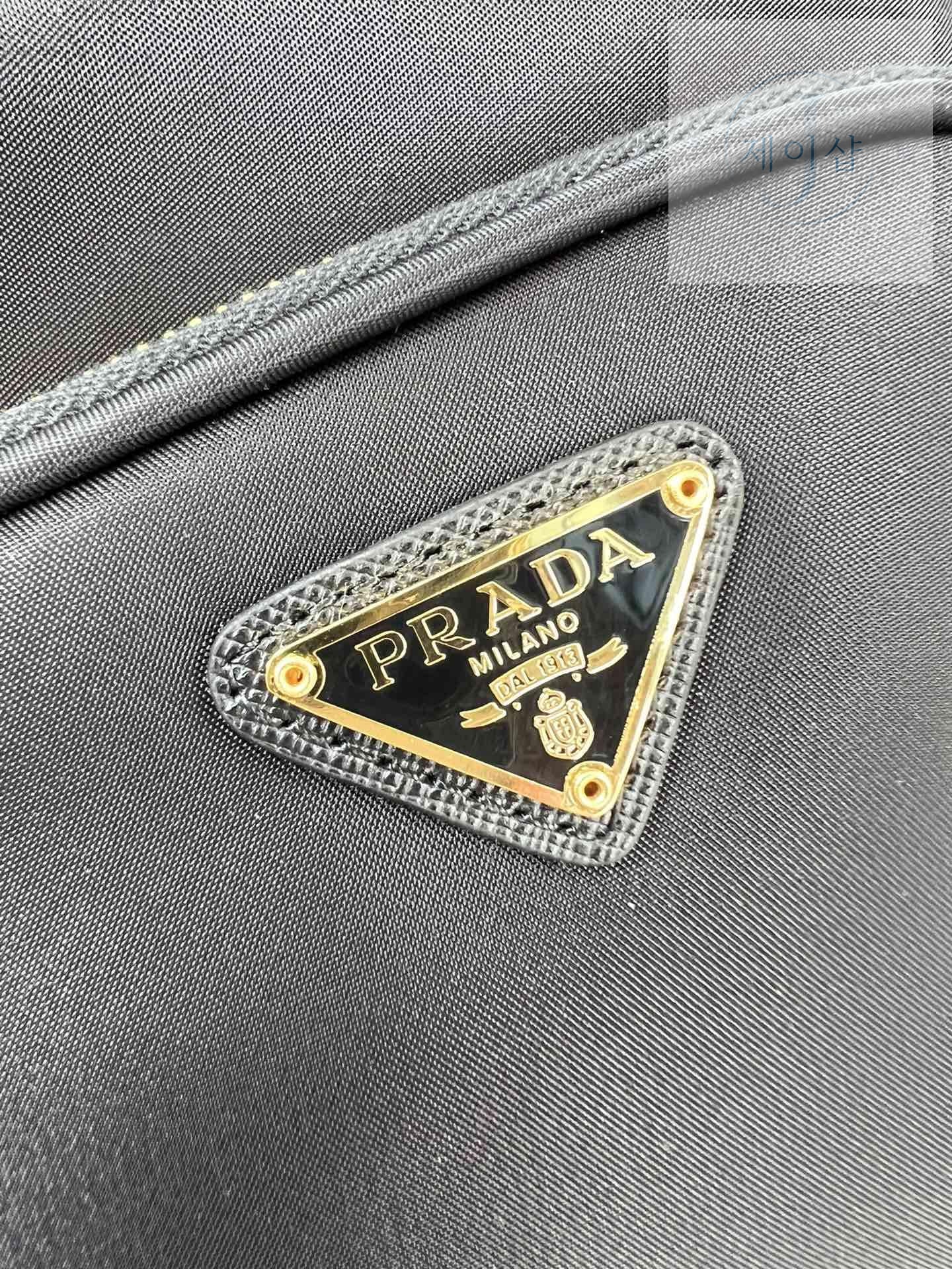 Prada Nylon Bucket - 상세 이미지