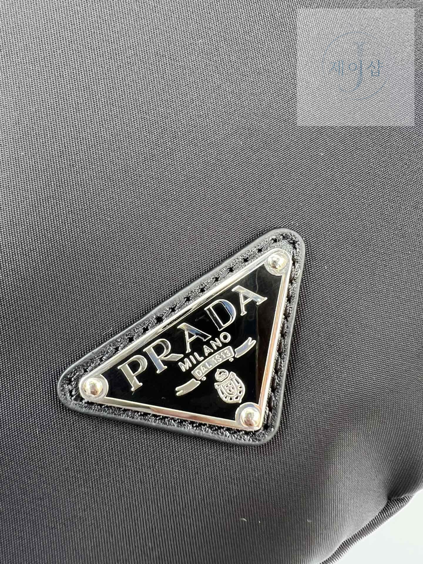 Prada Nylon Sling - 상세 이미지