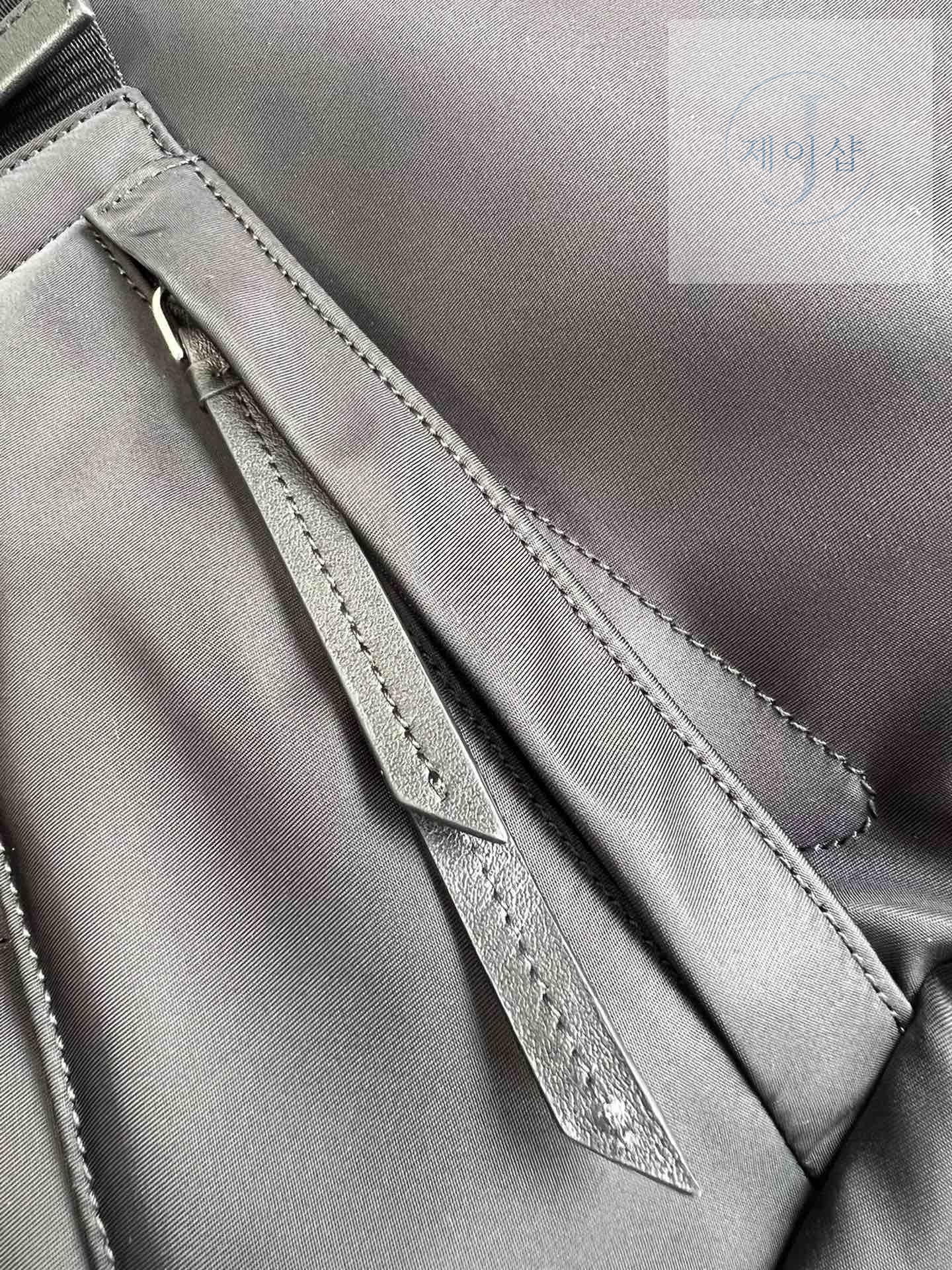 Prada Nylon Sling - 상세 이미지