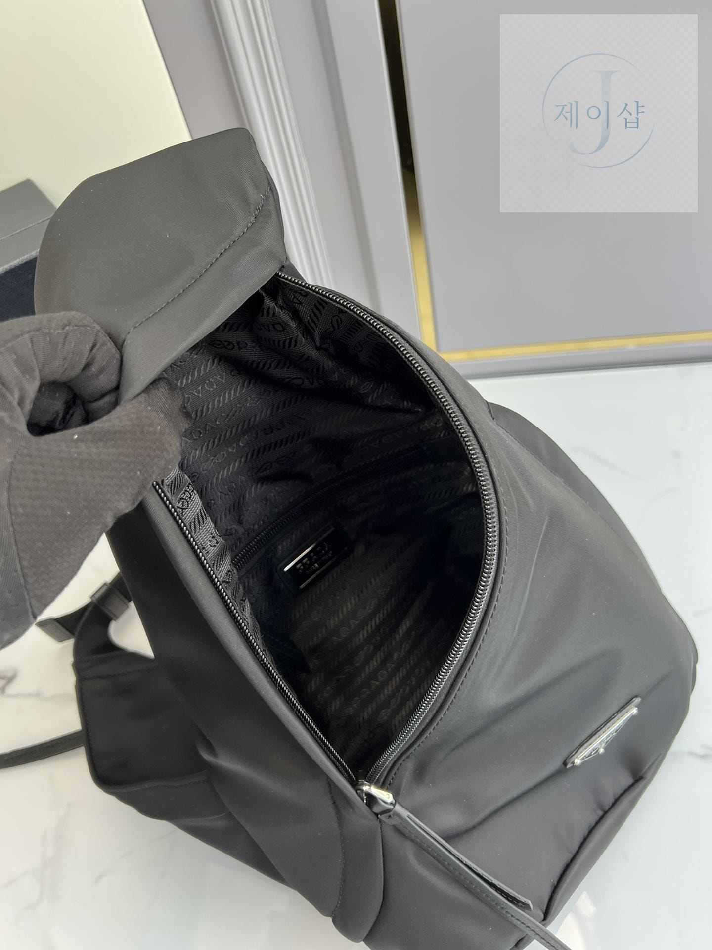 Prada Nylon Sling - 상세 이미지