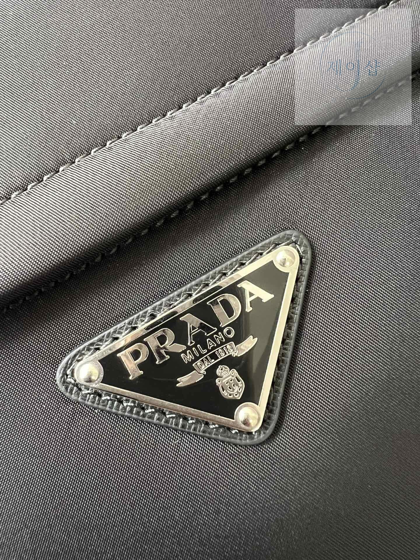 Prada Nylon Triangle Logo Backpack - 상세 이미지