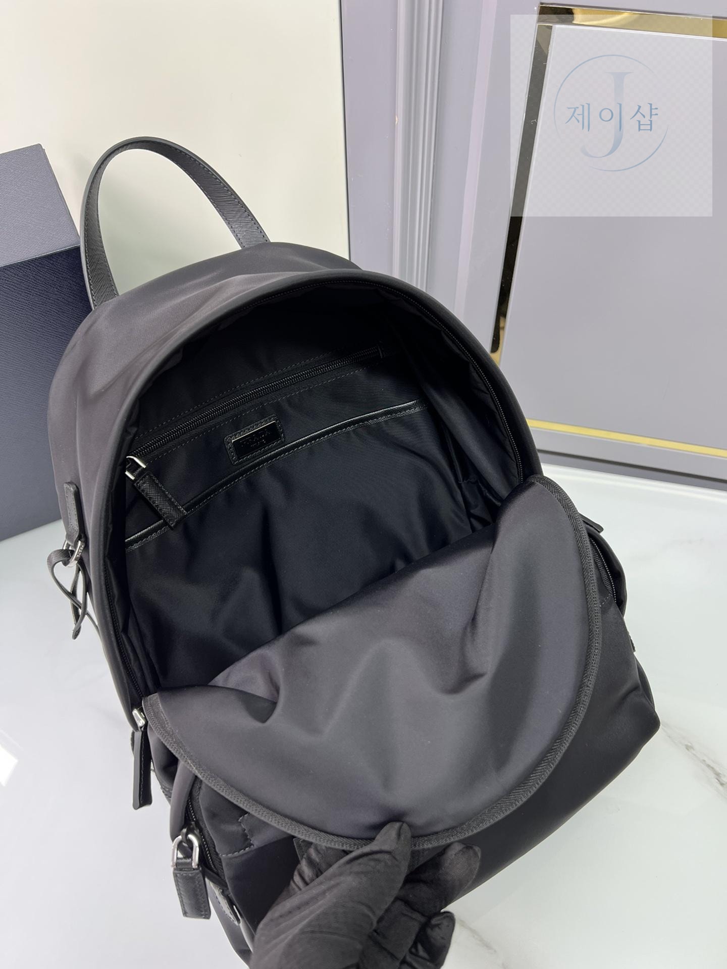Prada Nylon Triangle Logo Backpack - 상세 이미지