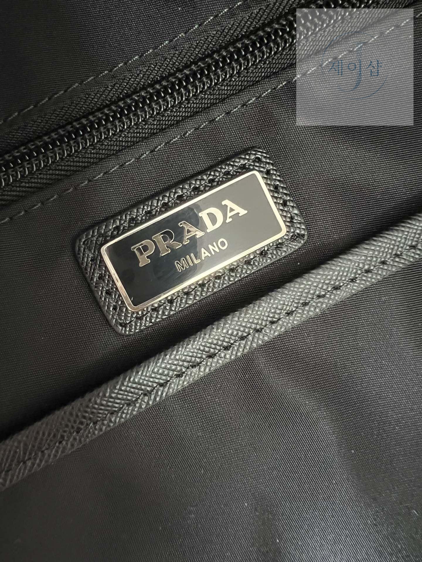 Prada Nylon Triangle Logo Backpack - 상세 이미지