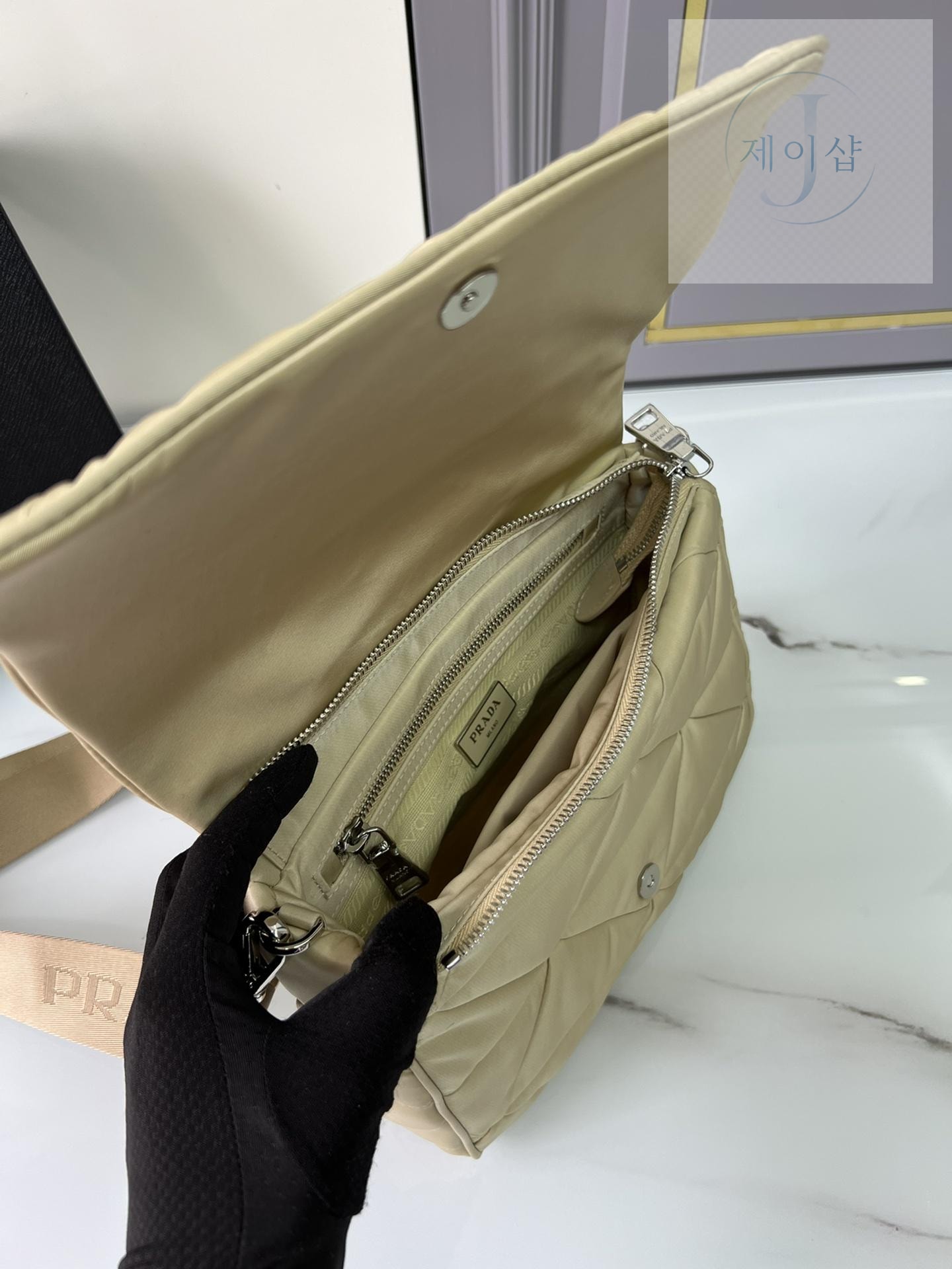 Prada Padded Re-Nylon Shoulder - 상세 이미지