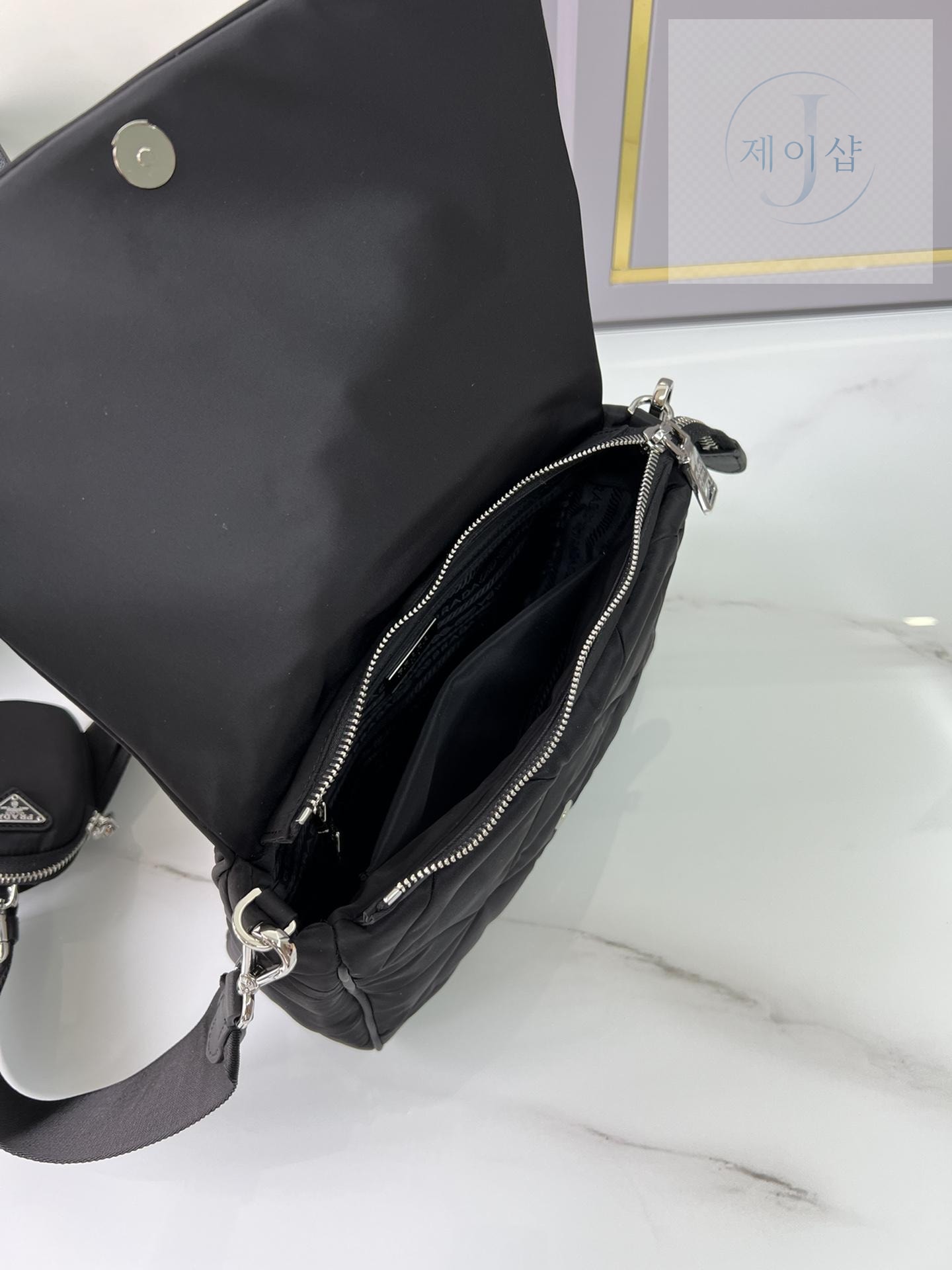 Prada Padded Re-Nylon Shoulder - 상세 이미지